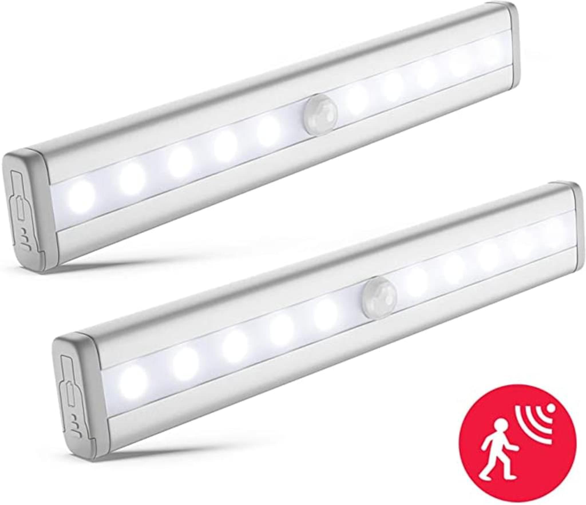 Zwei silberne LED-Streifen mit Bewegungssensoren und Ladeanschlüssen.