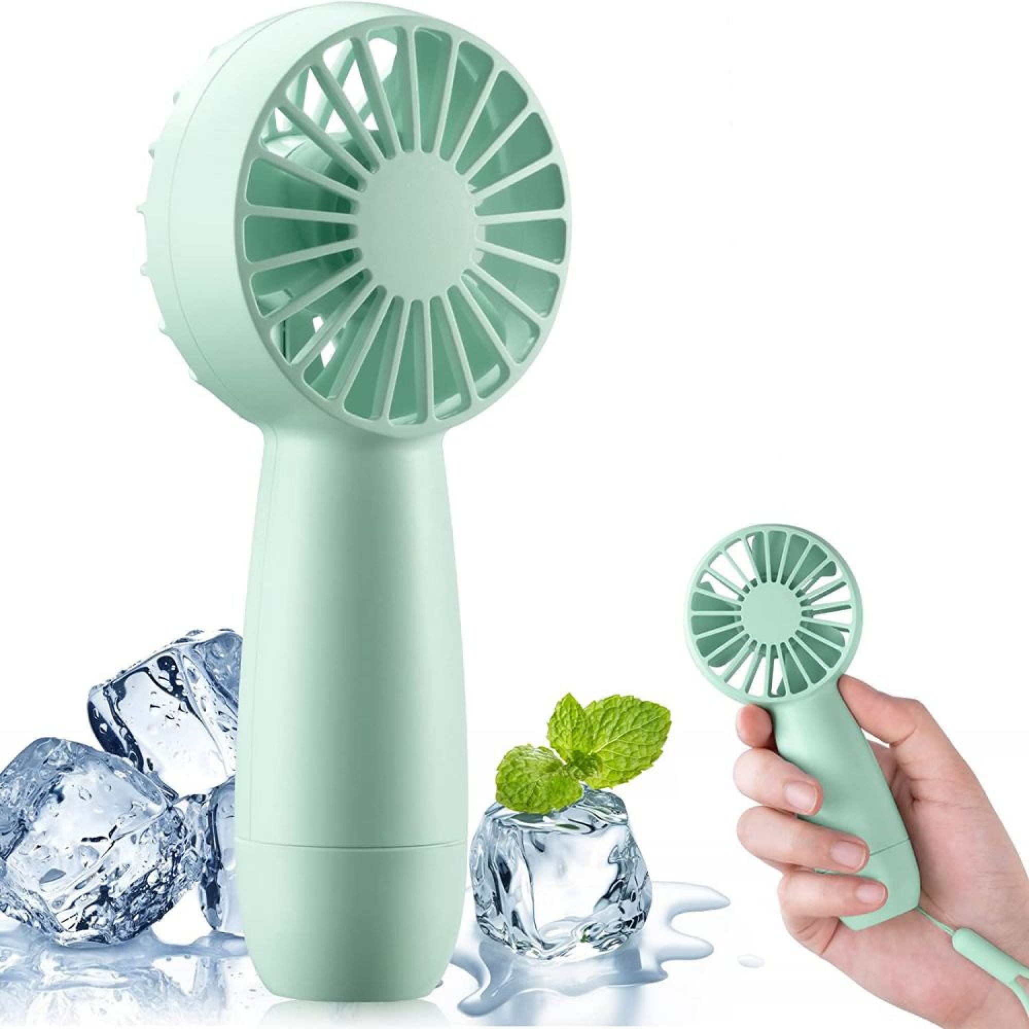Minzgrüner tragbarer Ventilator mit Eiswürfeln und Minzblättern auf weißem Grund.