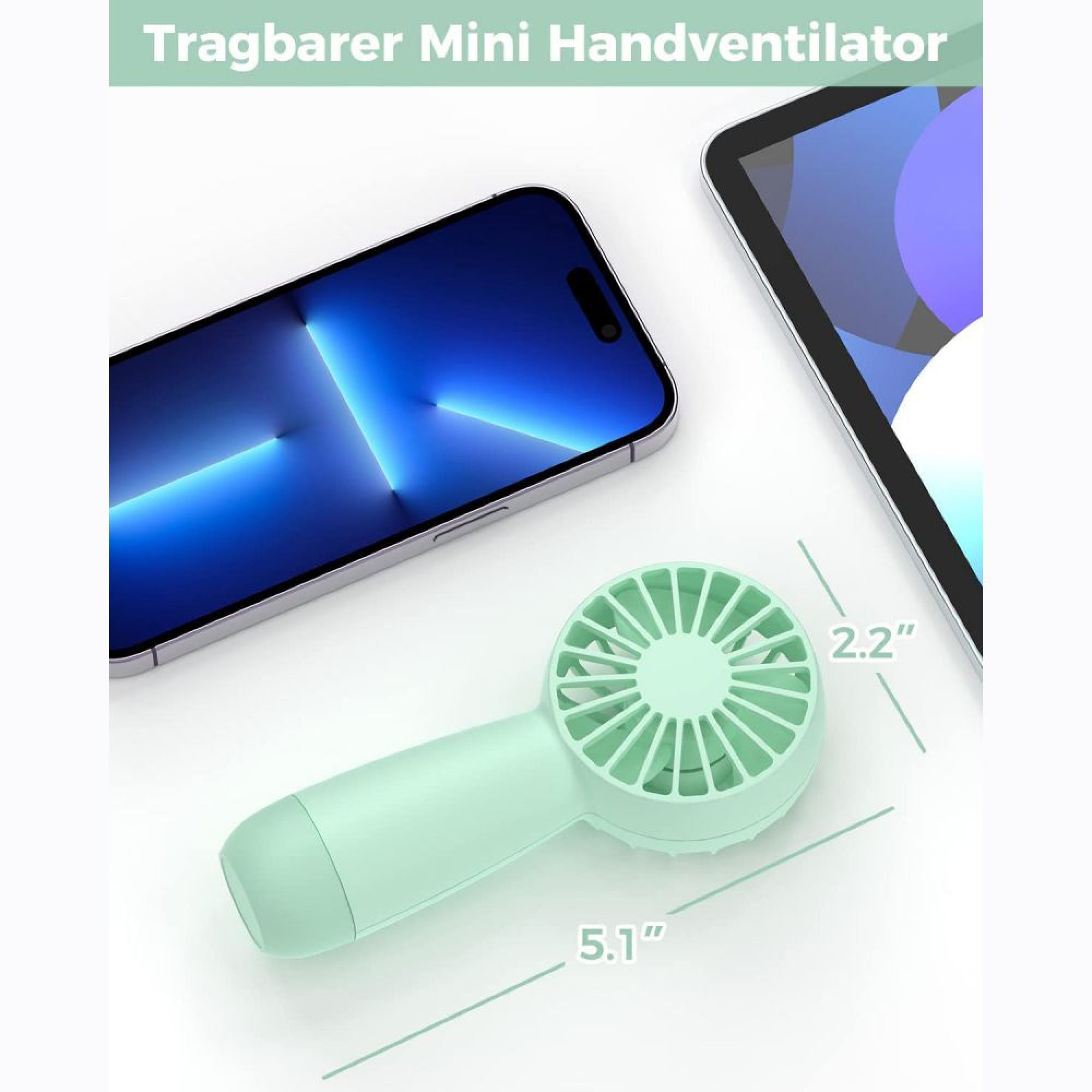 Ein mintgrüner Mini-Handventilator liegt neben einem Smartphone und Tablet.