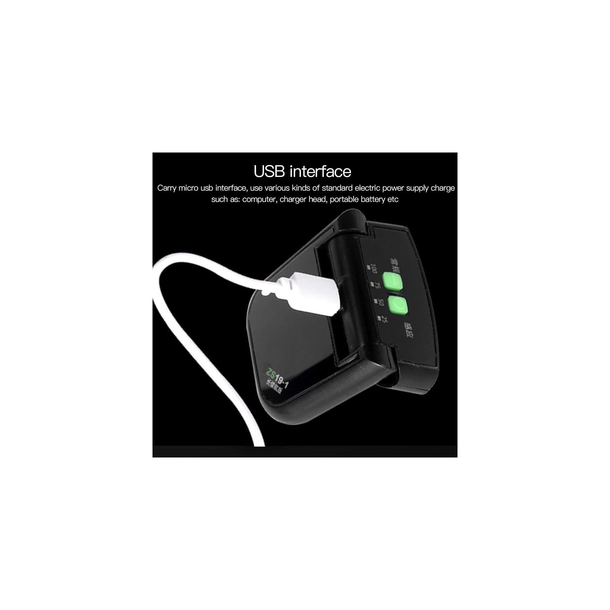 Schwarzes USB-Ladegerät mit weißem Kabel, grüne Ladeanzeigen.