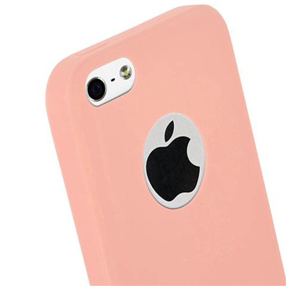Un primer plano de una funda de teléfono rosa que muestra la cámara y el logo de Apple.