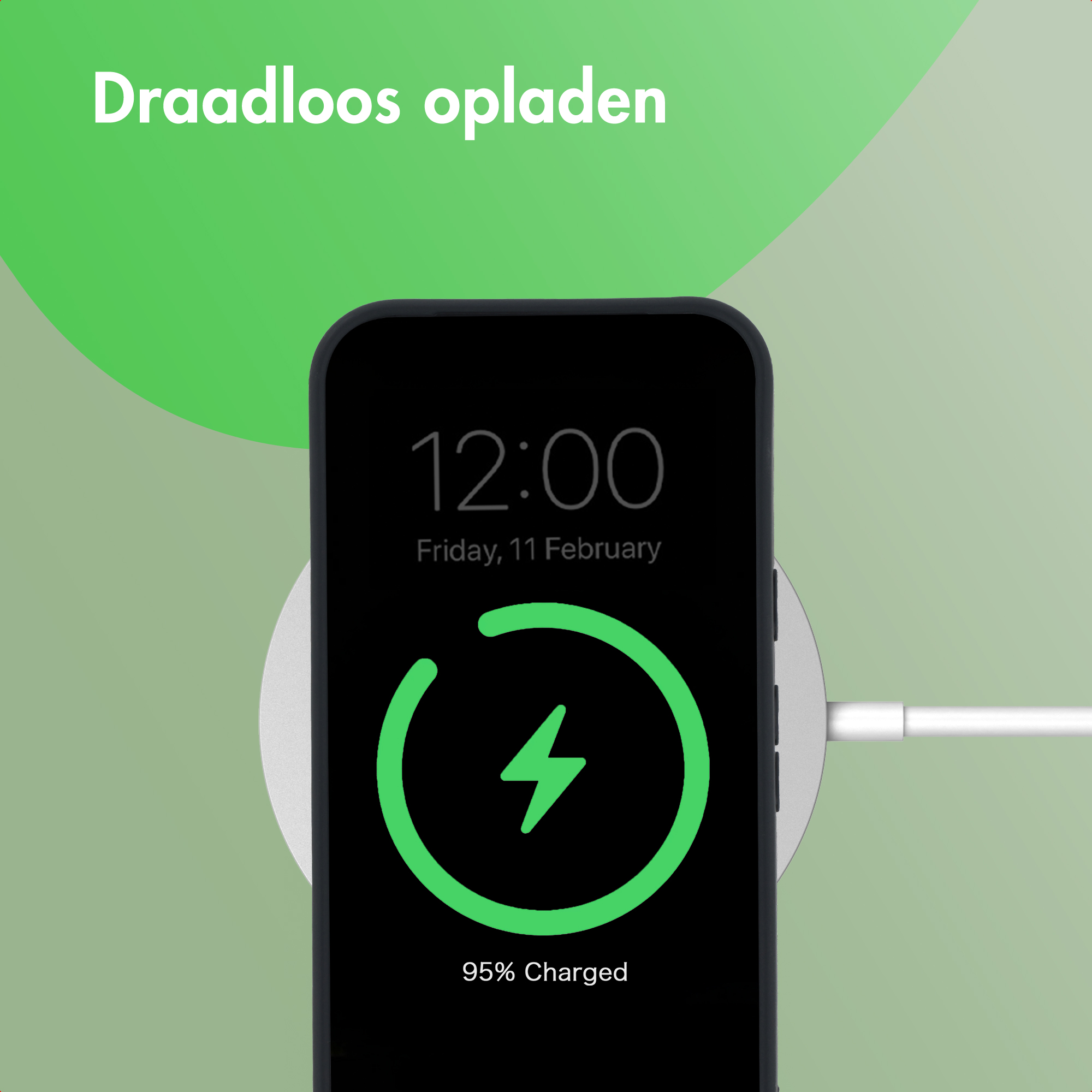 Een smartphone wordt draadloos opgeladen op een pad.