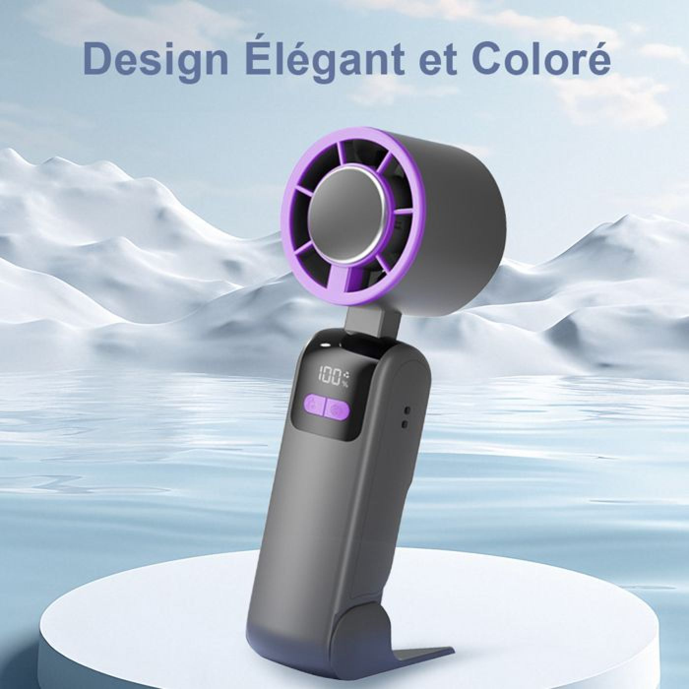Ein grauer und violetter tragbarer Ventilator steht auf einem weißen Ständer vor einer verschneiten Landschaft.