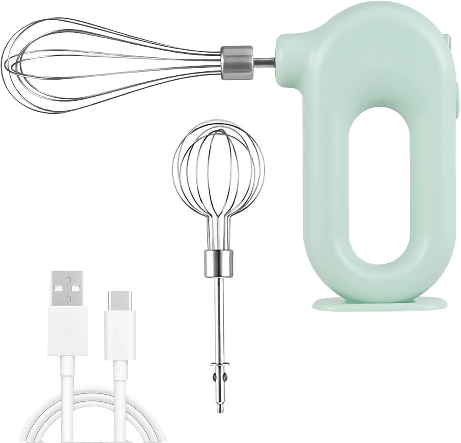 Ein mintgrüner Handmixer mit zwei Schneebesen und zwei USB-Ladekabeln auf weißem Hintergrund.