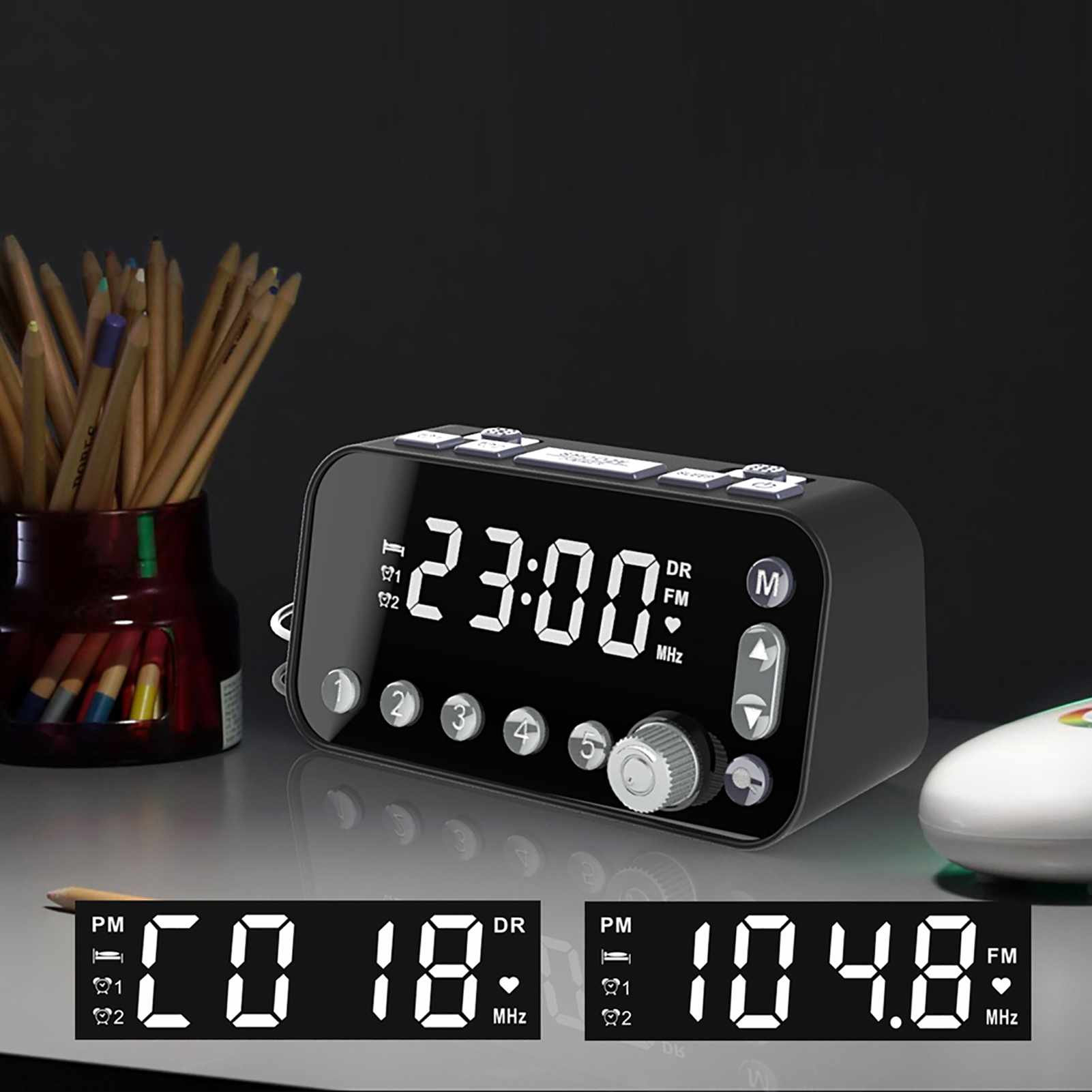 Digitaluhr zeigt 23:00, darunter Radiosender 104,8 MHz.