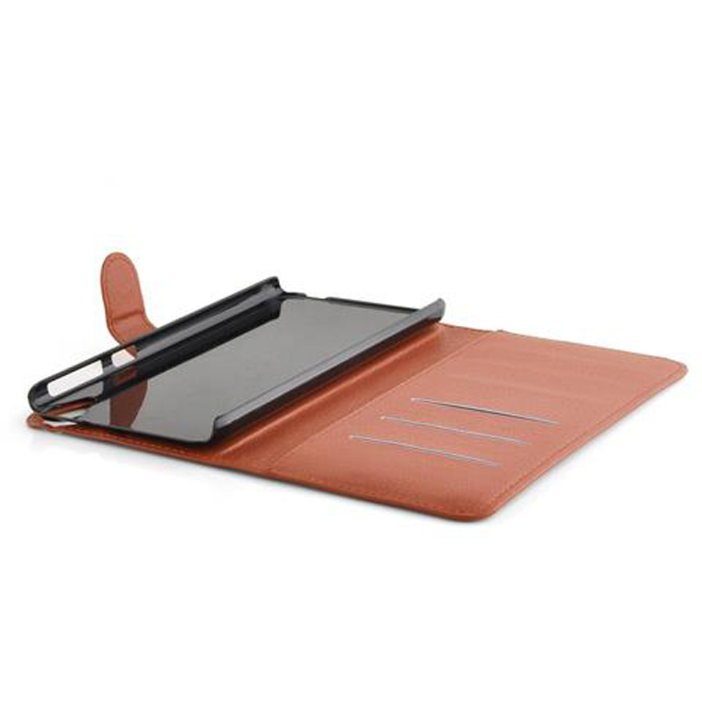 Braune Lederhülle für ein Tablet, geöffnet, mit Kartenfächern.