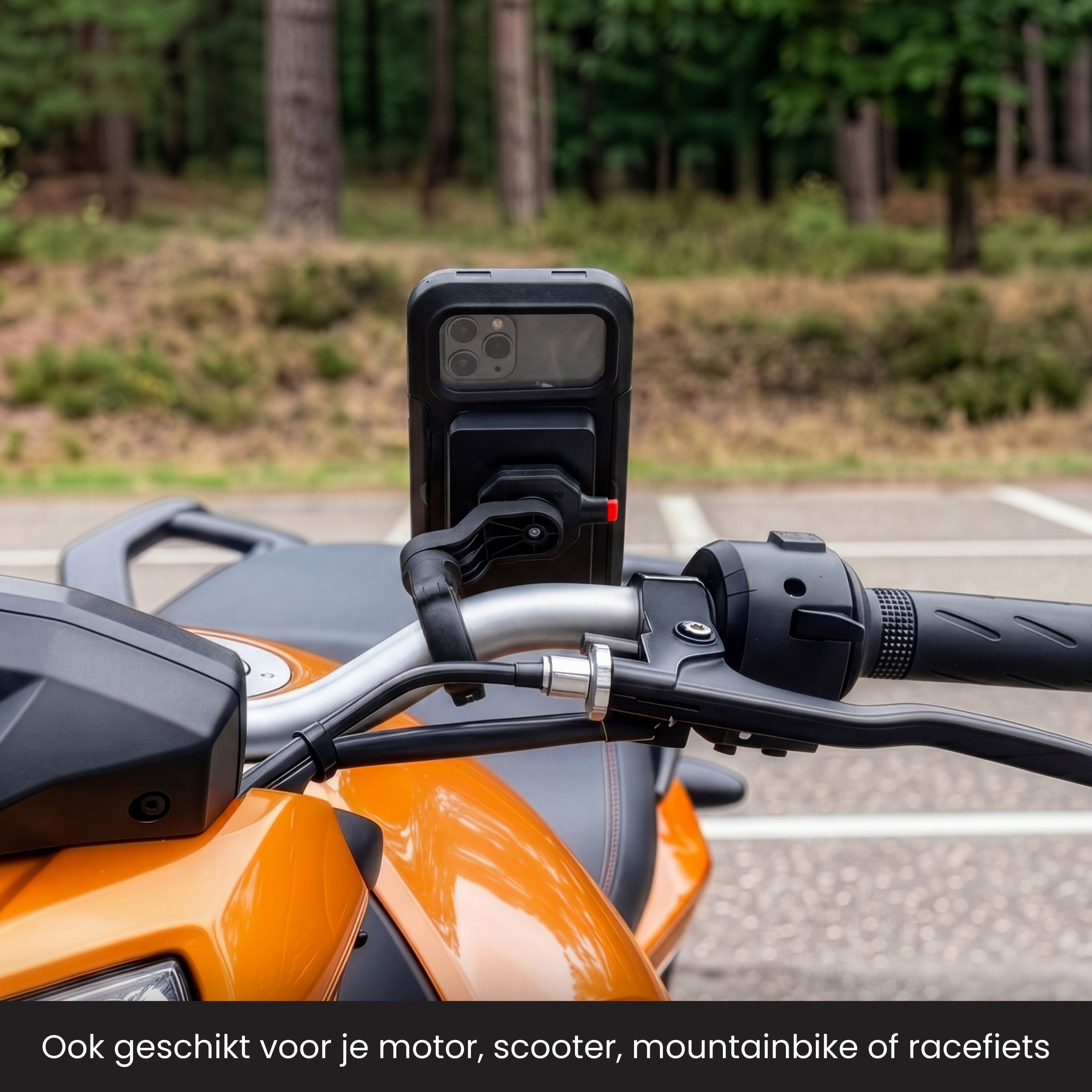 Ein schwarzer Handyhalter mit iPhone ist an einem Motorradlenker befestigt.