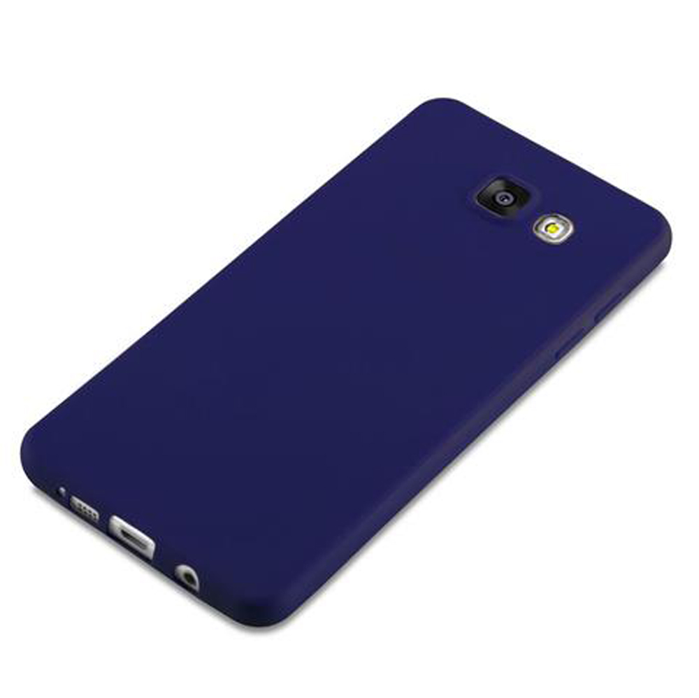 Una custodia blu scuro per telefono su sfondo bianco. L'obiettivo della fotocamera e il flash sono visibili.