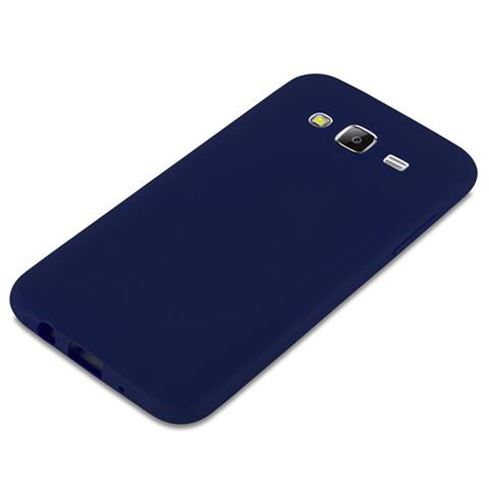 Una funda azul marino para móvil sobre fondo blanco, se ve cámara y flash.