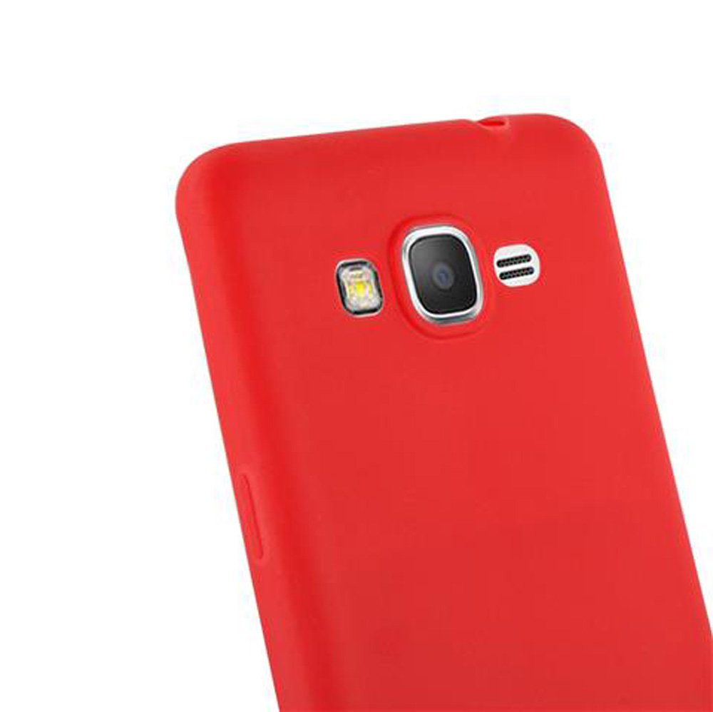 Il retro di uno smartphone rosso con fotocamera e flash.