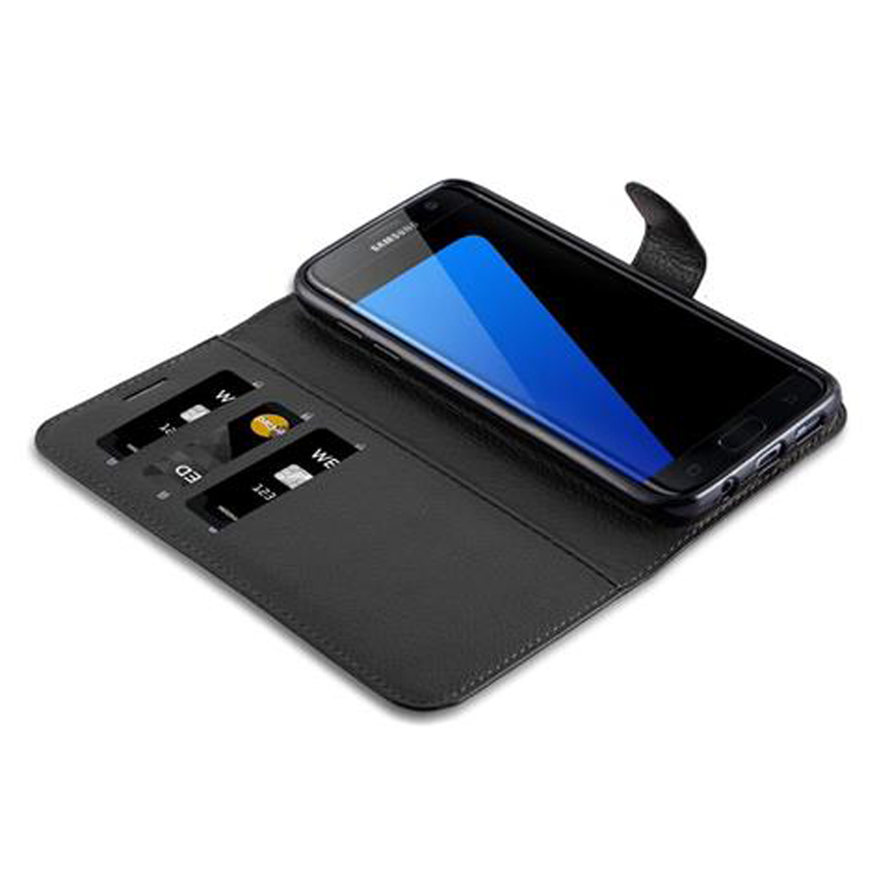 Ein schwarzes Smartphone in einer offenen Brieftaschenhülle mit Kartenschlitzen.