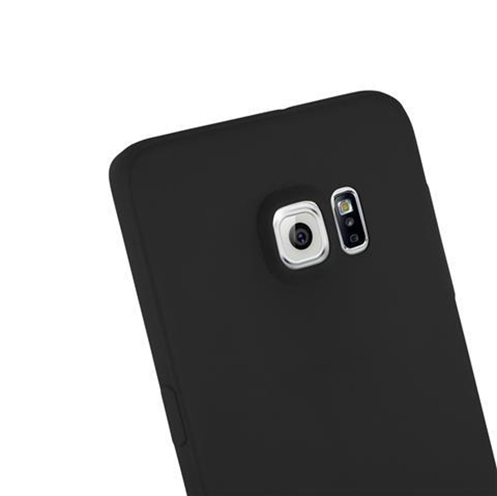 Primo piano del retro di uno smartphone nero, che mostra fotocamera e flash.