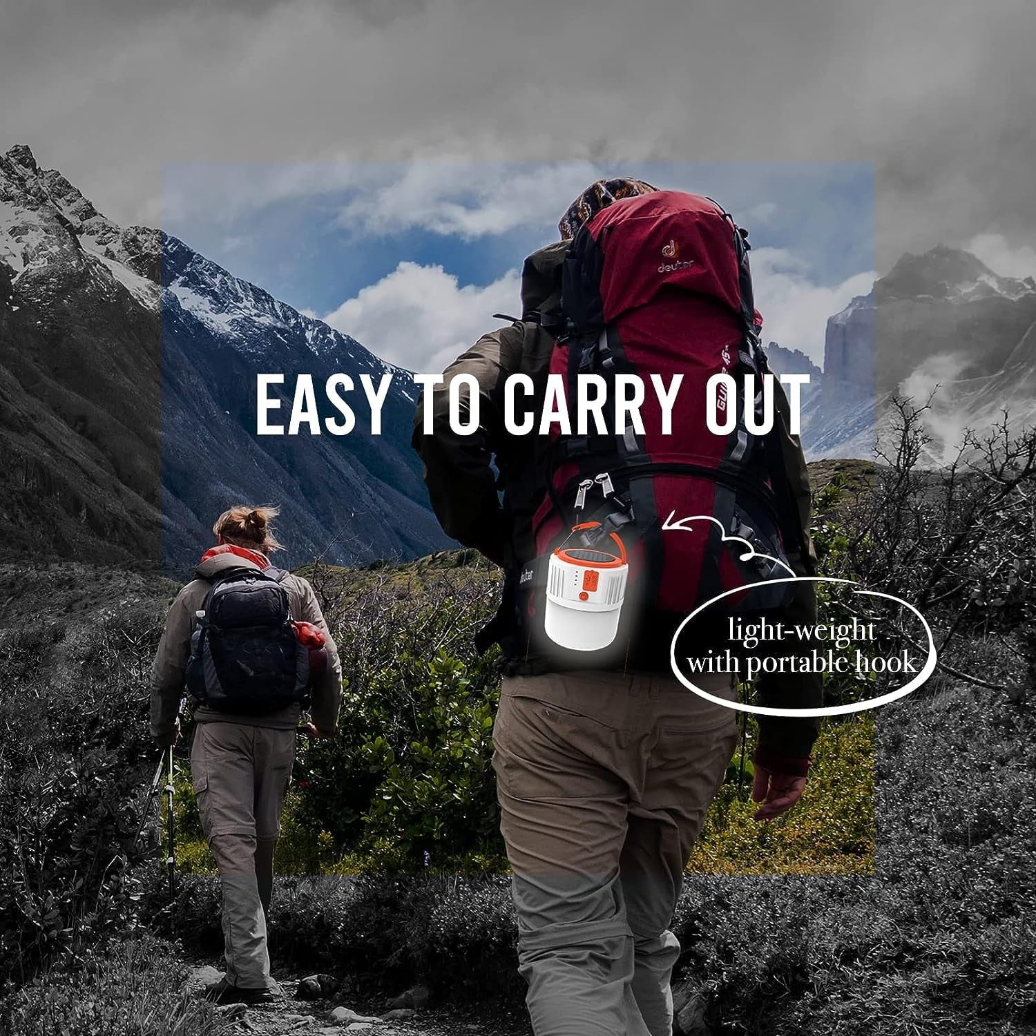 Wanderer im Gebirge mit Rucksack und Laterne, 
