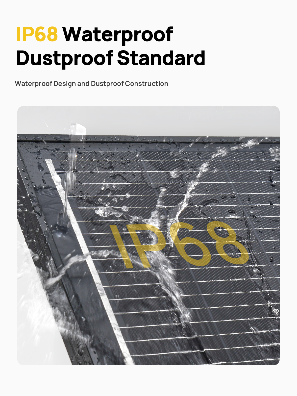 Salpicaduras de agua en un panel solar con marca IP68.