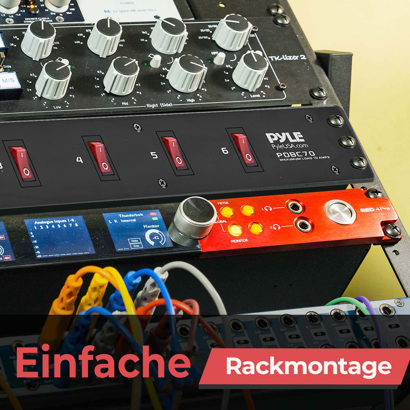 Gerätetechnik mit Schaltern, Displays und Kabeln, mit Text 'Einfache Rackmontage'.