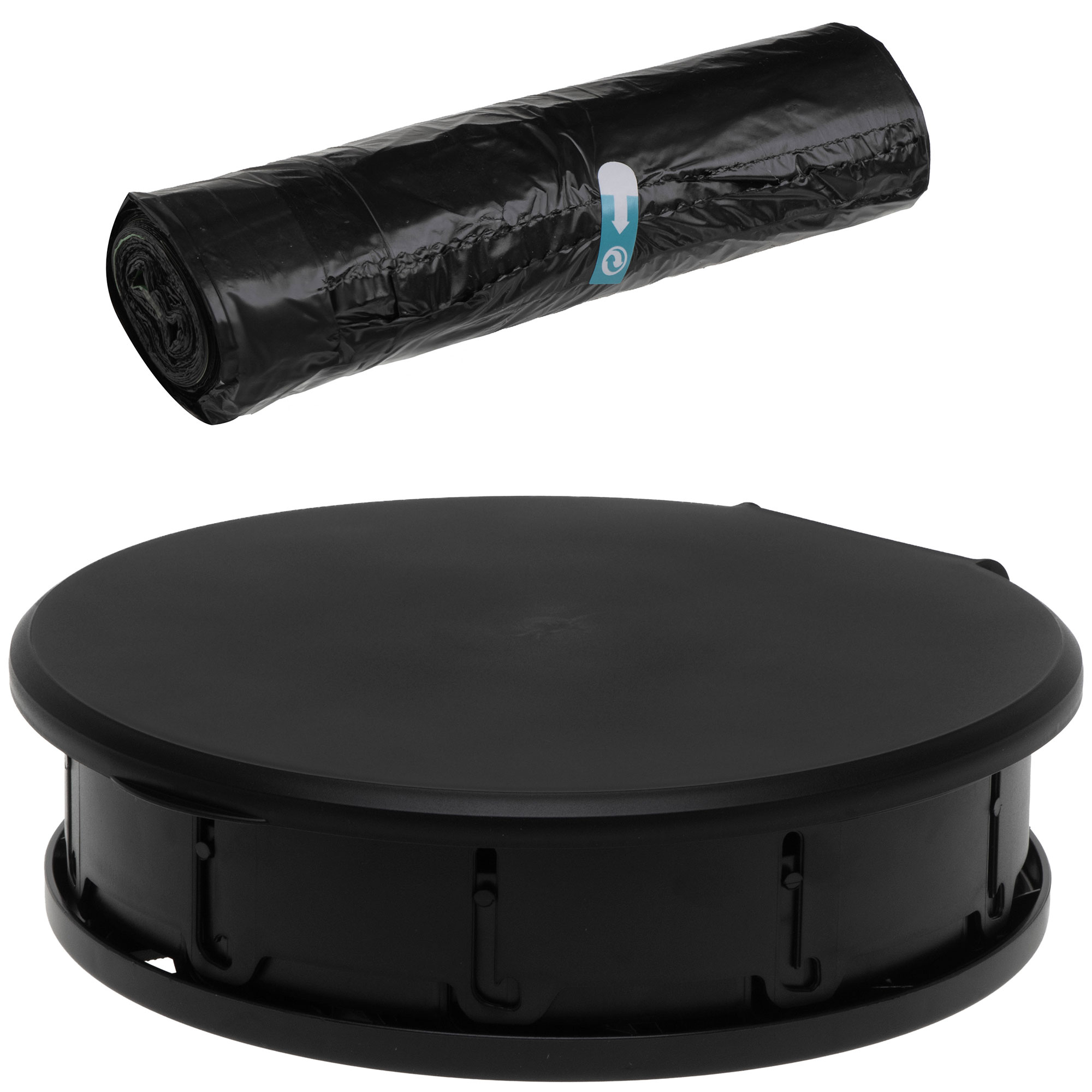 Rollo de bolsas de basura negras y tapa redonda negra sobre fondo blanco.