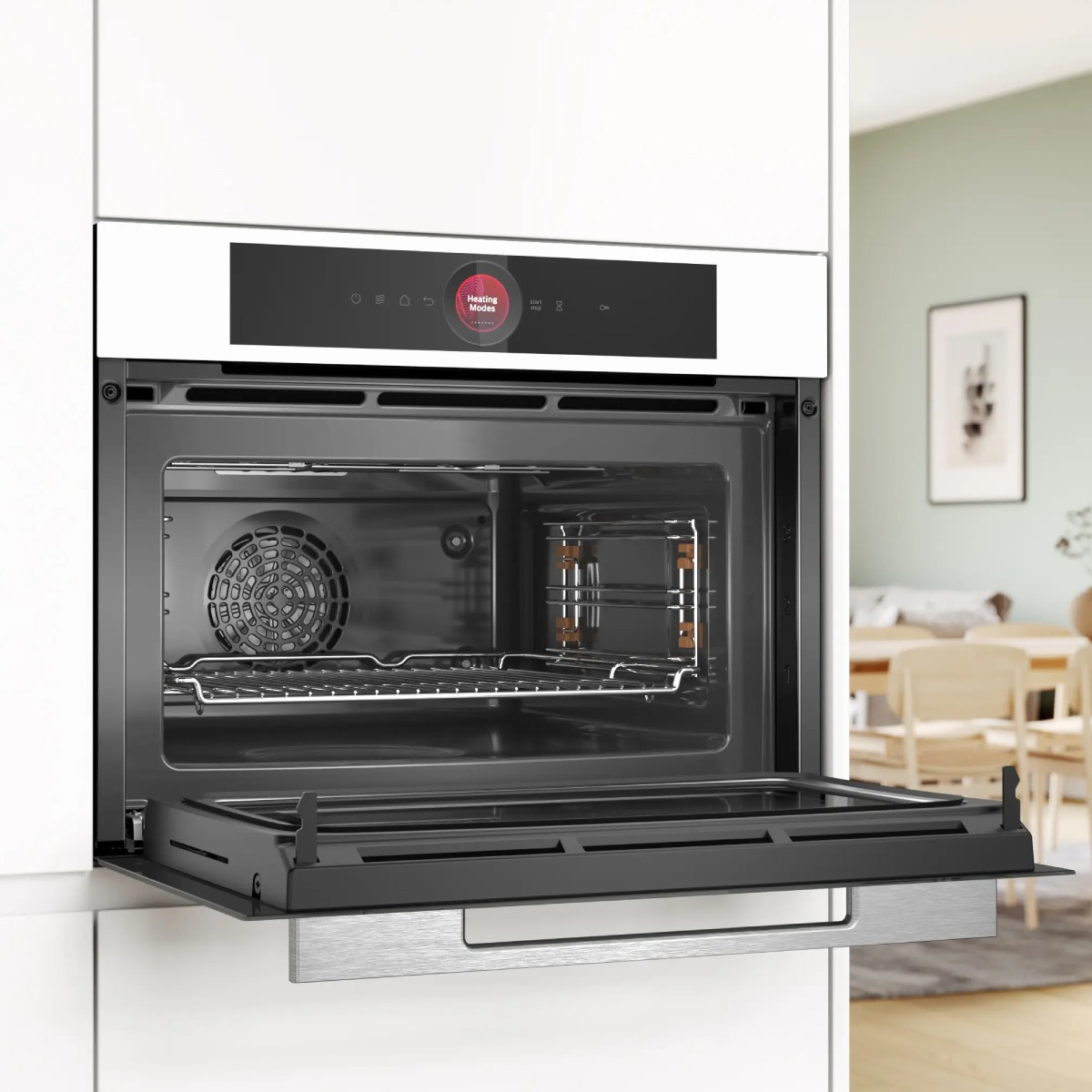 Un forno da incasso moderno con la porta aperta e il display visibile.