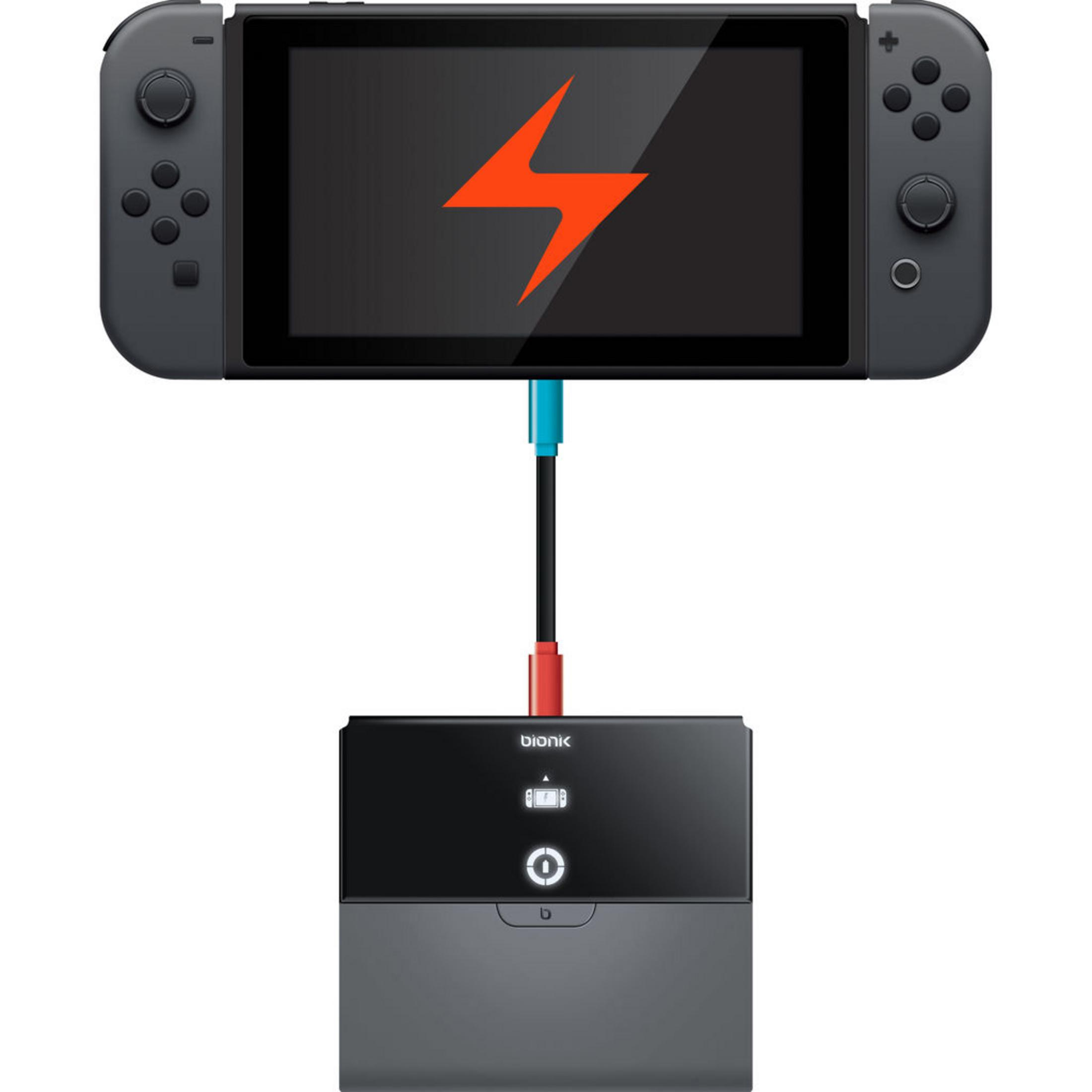 Nintendo Switch podłączony do stacji ładującej z pomarańczowym błyskawicą na ekranie.