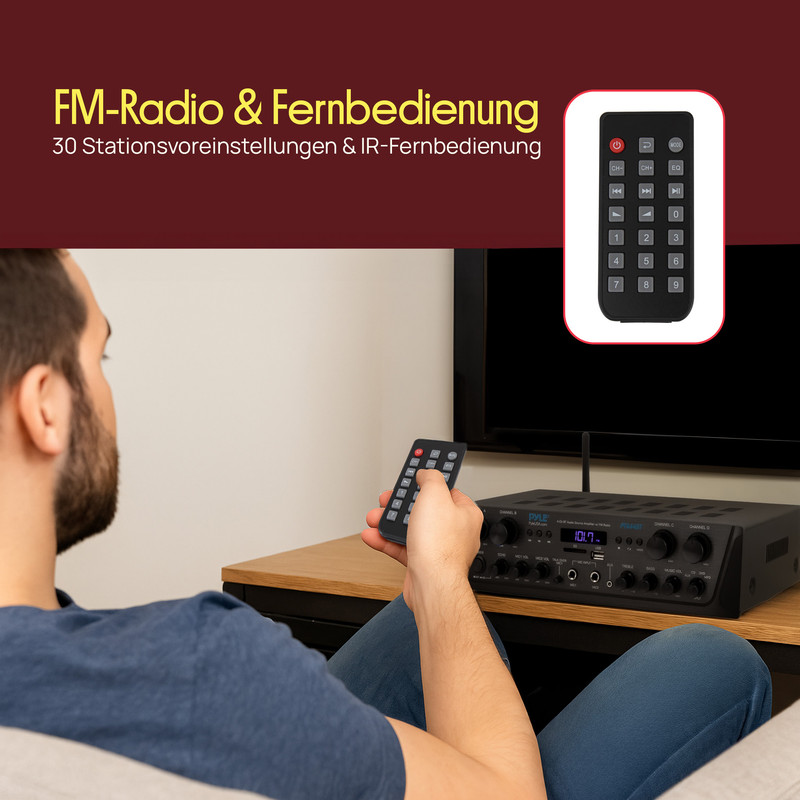 Mann hält Fernbedienung vor FM-Radio-Empfänger und Fernseher.