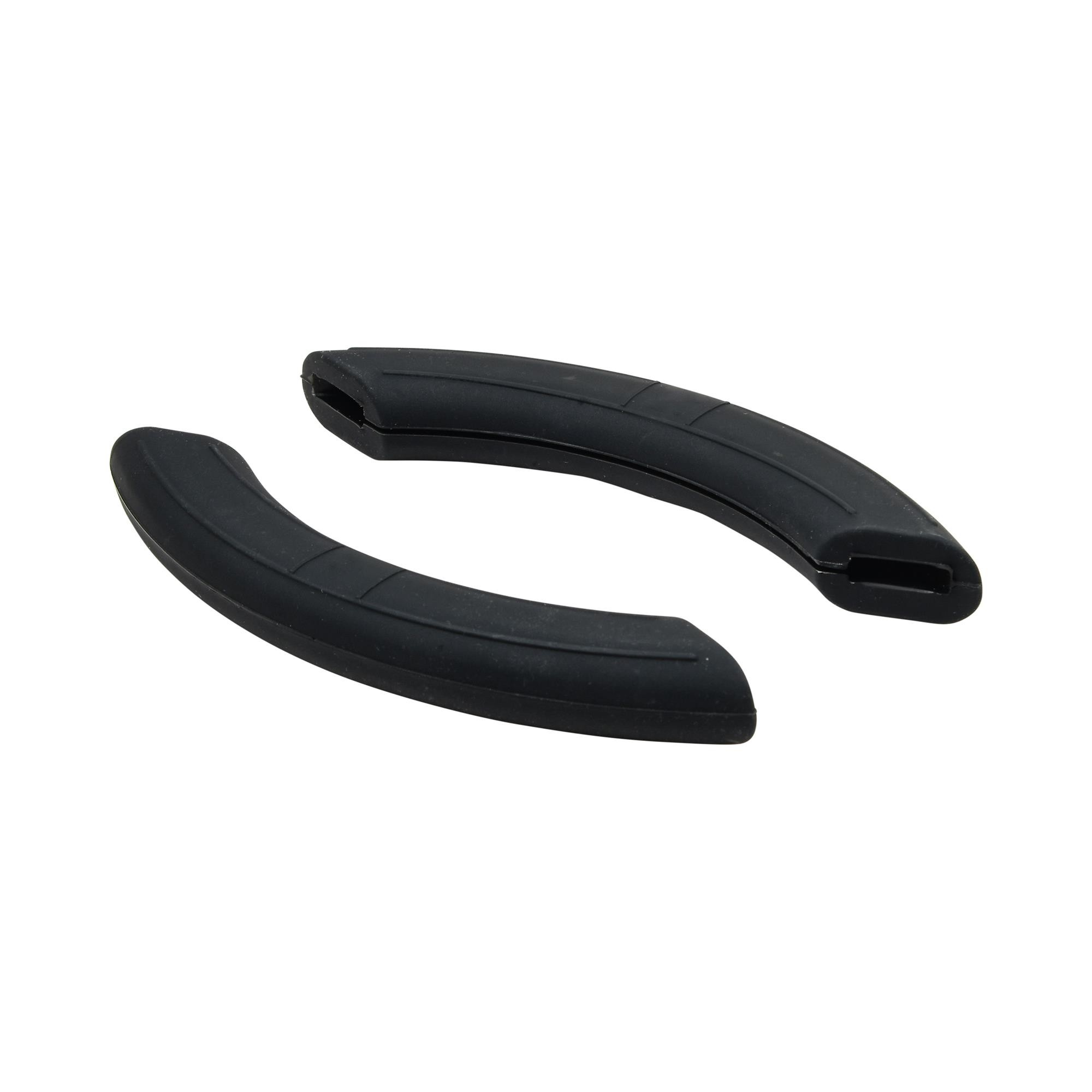 Dos empuñaduras curvas de goma negras con ranuras, sobre fondo blanco.