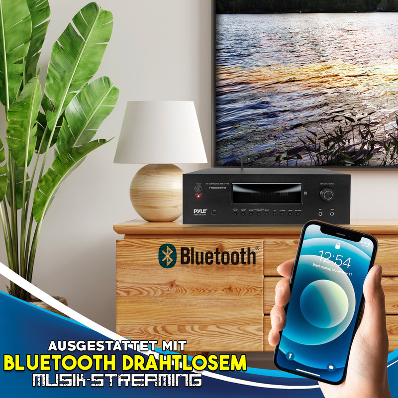 Ein moderner Receiver mit Bluetooth-Symbol, daneben ein Handy und eine Lampe.
