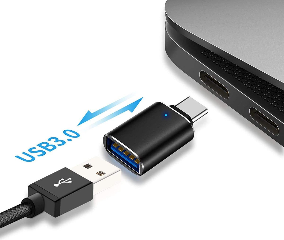 Ein USB-A-Stecker verbindet sich mit einem USB-C-Adapter, der in einen Laptop gesteckt wird.