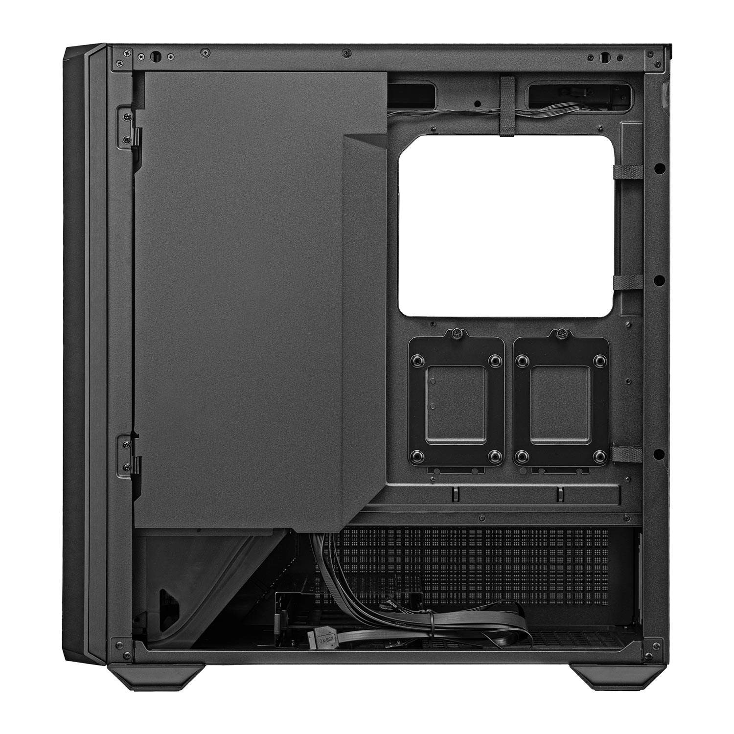 Das Innere eines schwarzen Computergehäuses mit freigelegten Kabeln und Montagepunkten.