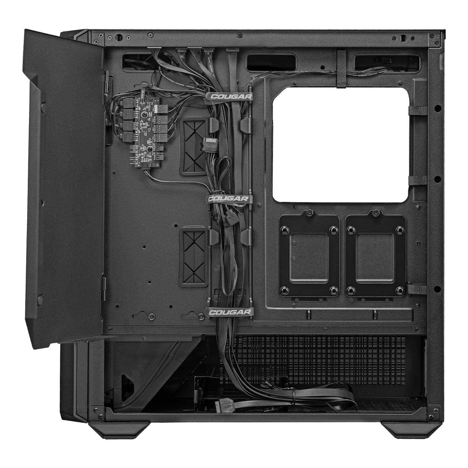 Schwarzes PC-Gehäuse-Innenleben mit geöffneter Seitenwand, zeigt Verkabelung, Lüfter-Hub und Laufwerksschächte.