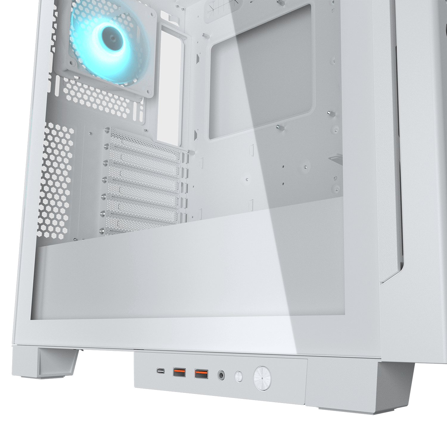 Weißes Computergehäuse-Interieur mit blau leuchtendem Lüfter, USB-Anschlüssen und Erweiterungssteckplätzen.