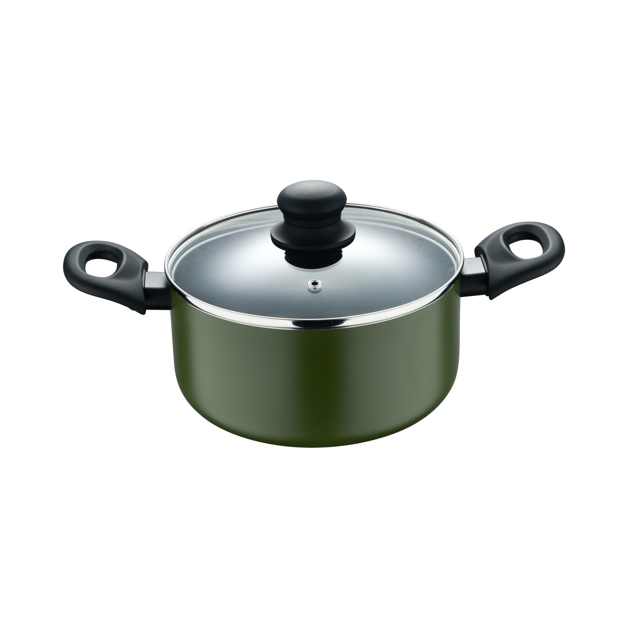 Una olla verde con tapa de cristal y asas negras sobre fondo blanco.