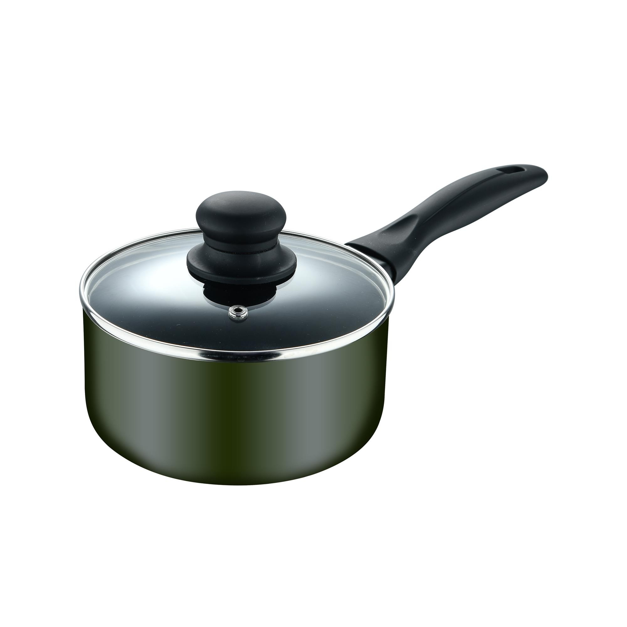 Una cacerola verde con tapa de cristal y mango negro sobre fondo blanco.
