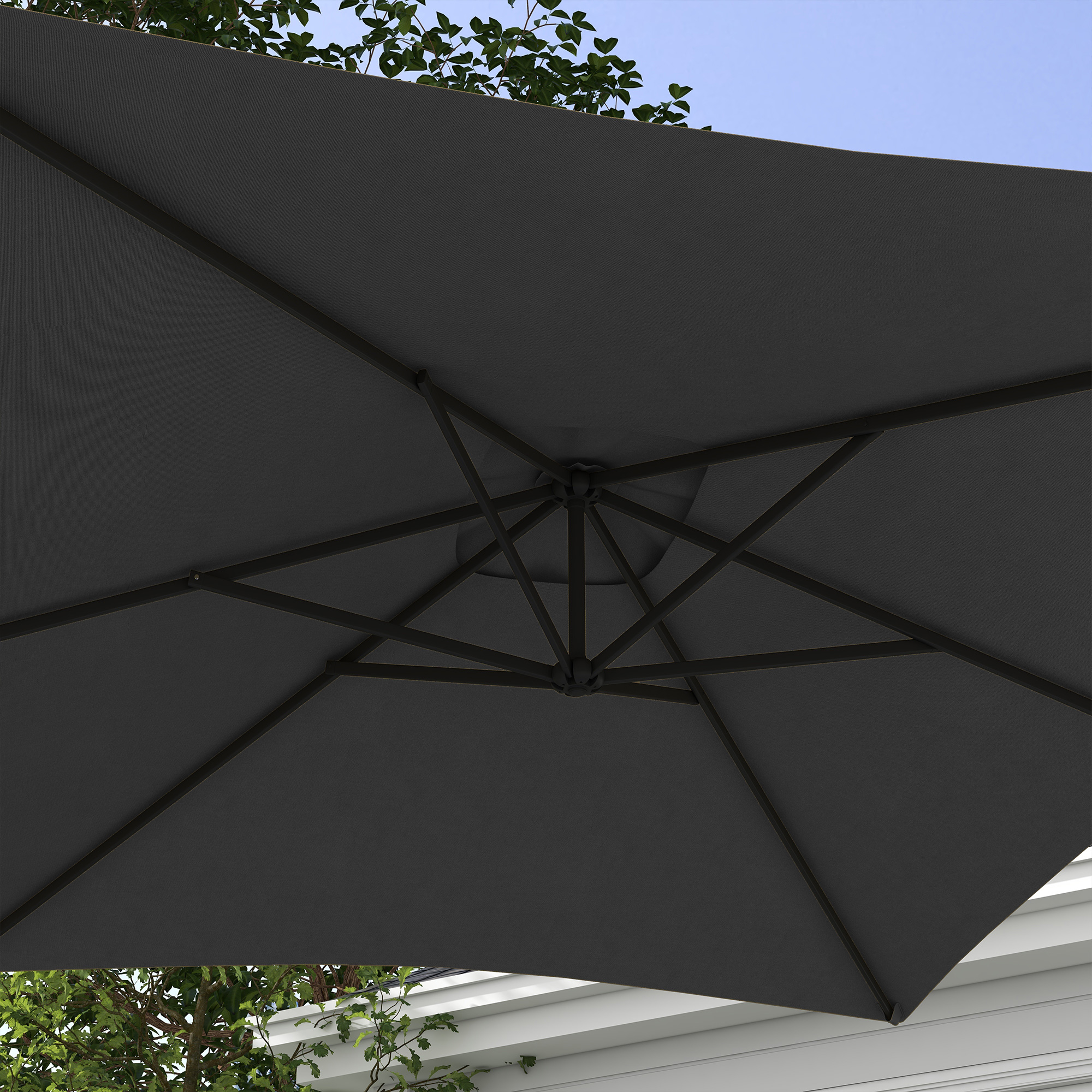 Ombrellone grigio scuro con telaio in metallo su pergola bianca.