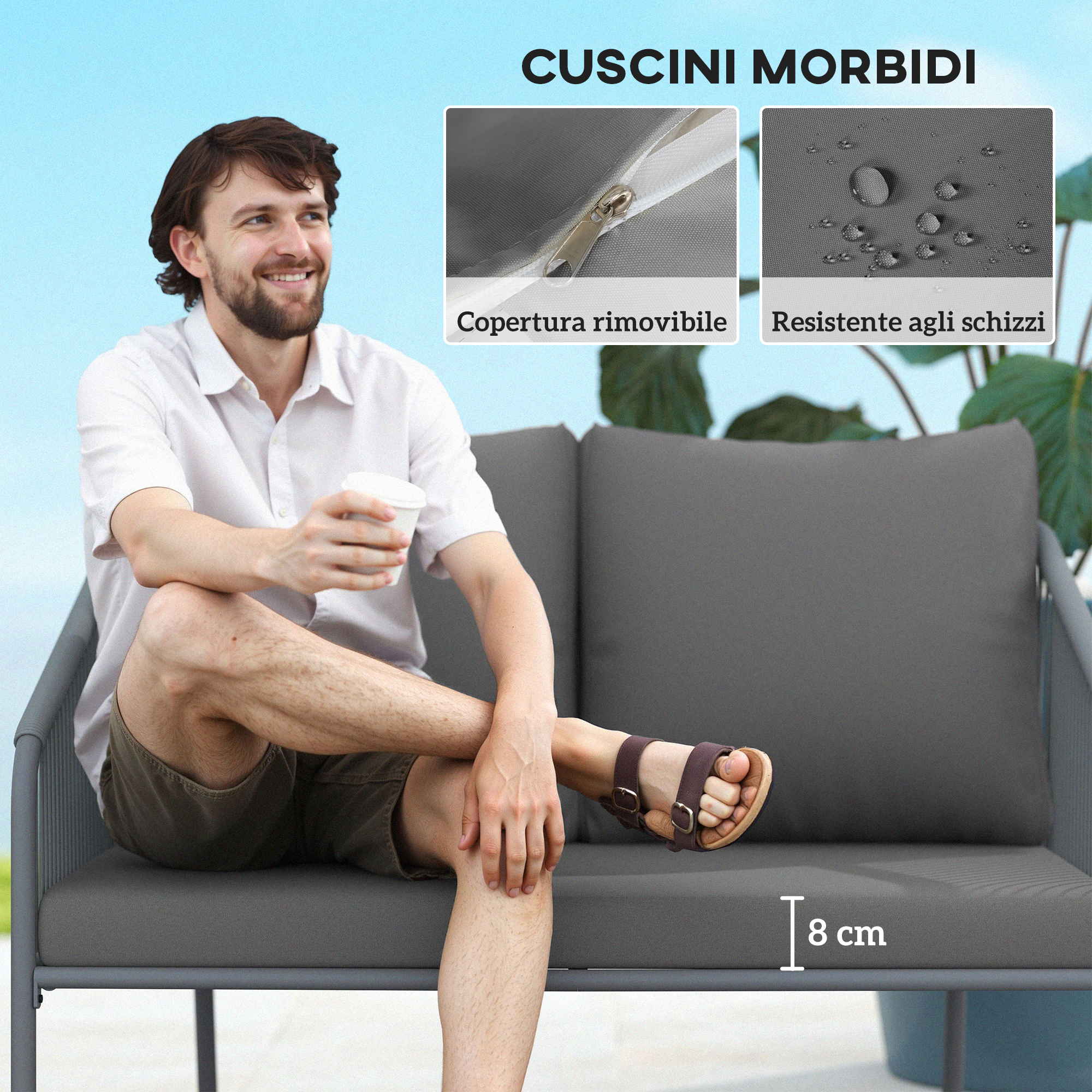 Uomo seduto su divano grigio da esterno, tiene una tazza e sorride.