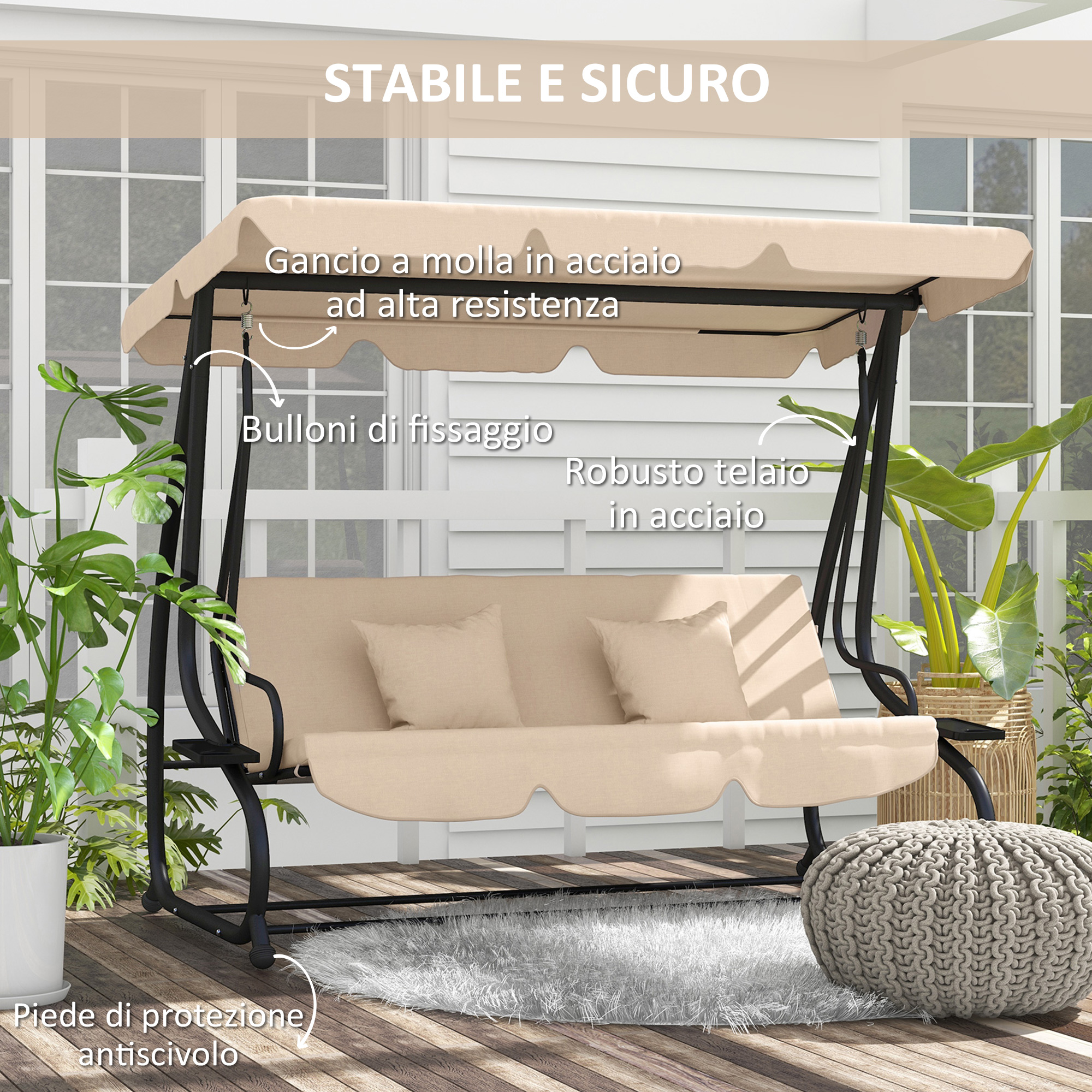 Set altalena beige con telaio in acciaio nero su un ponte di legno.