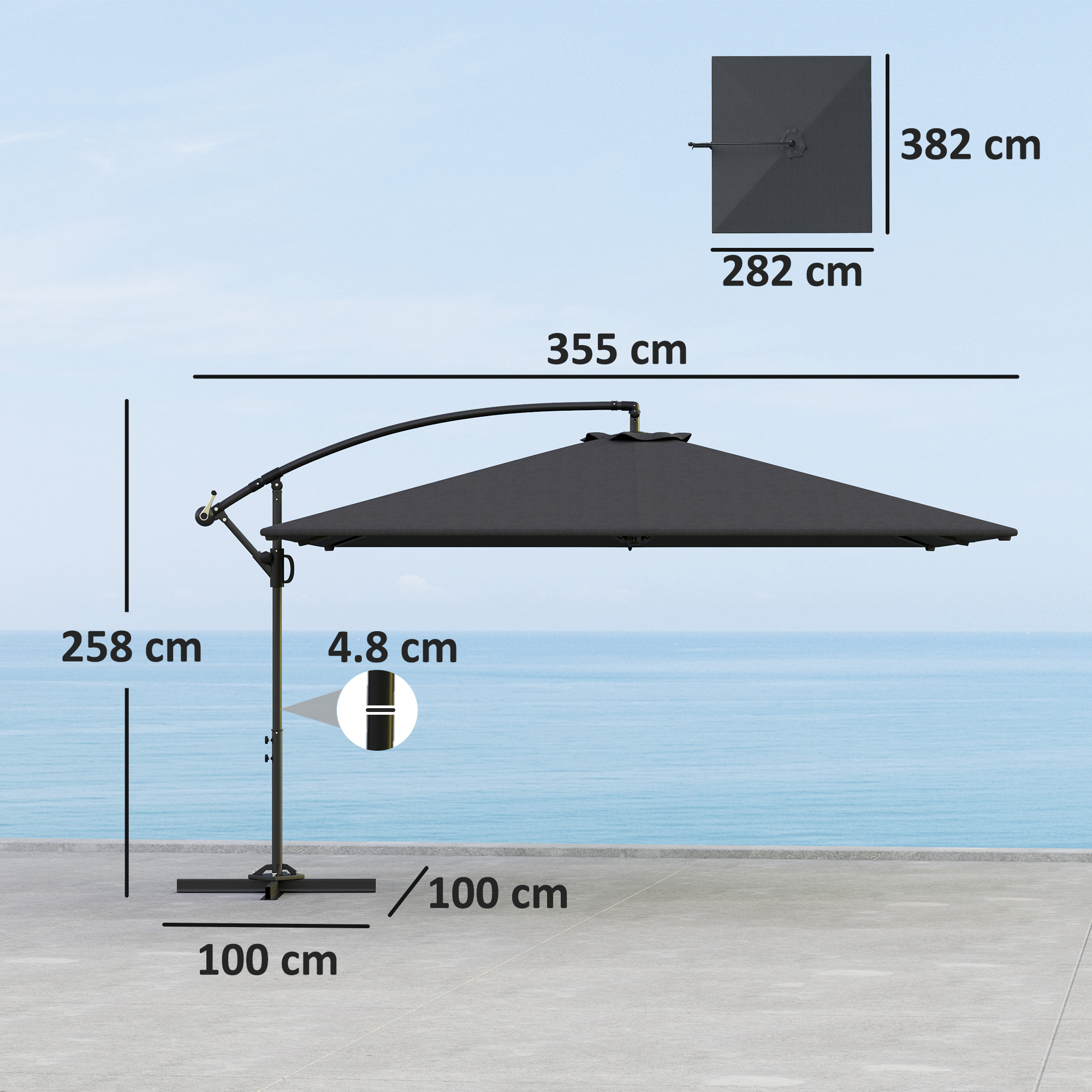 Un ombrellone scuro con dimensioni, posizionato vicino al mare.