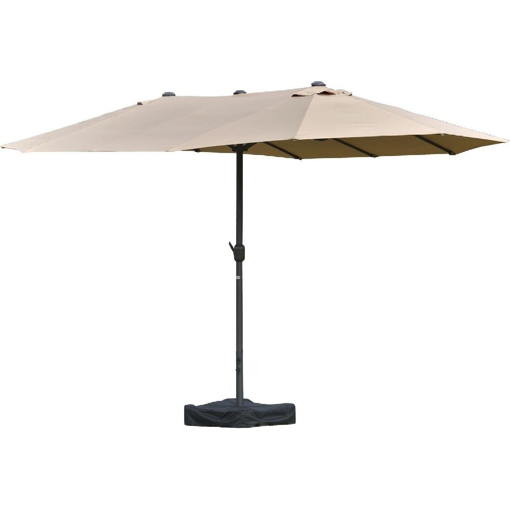Un ombrellone rettangolare beige con palo e base neri su sfondo bianco.