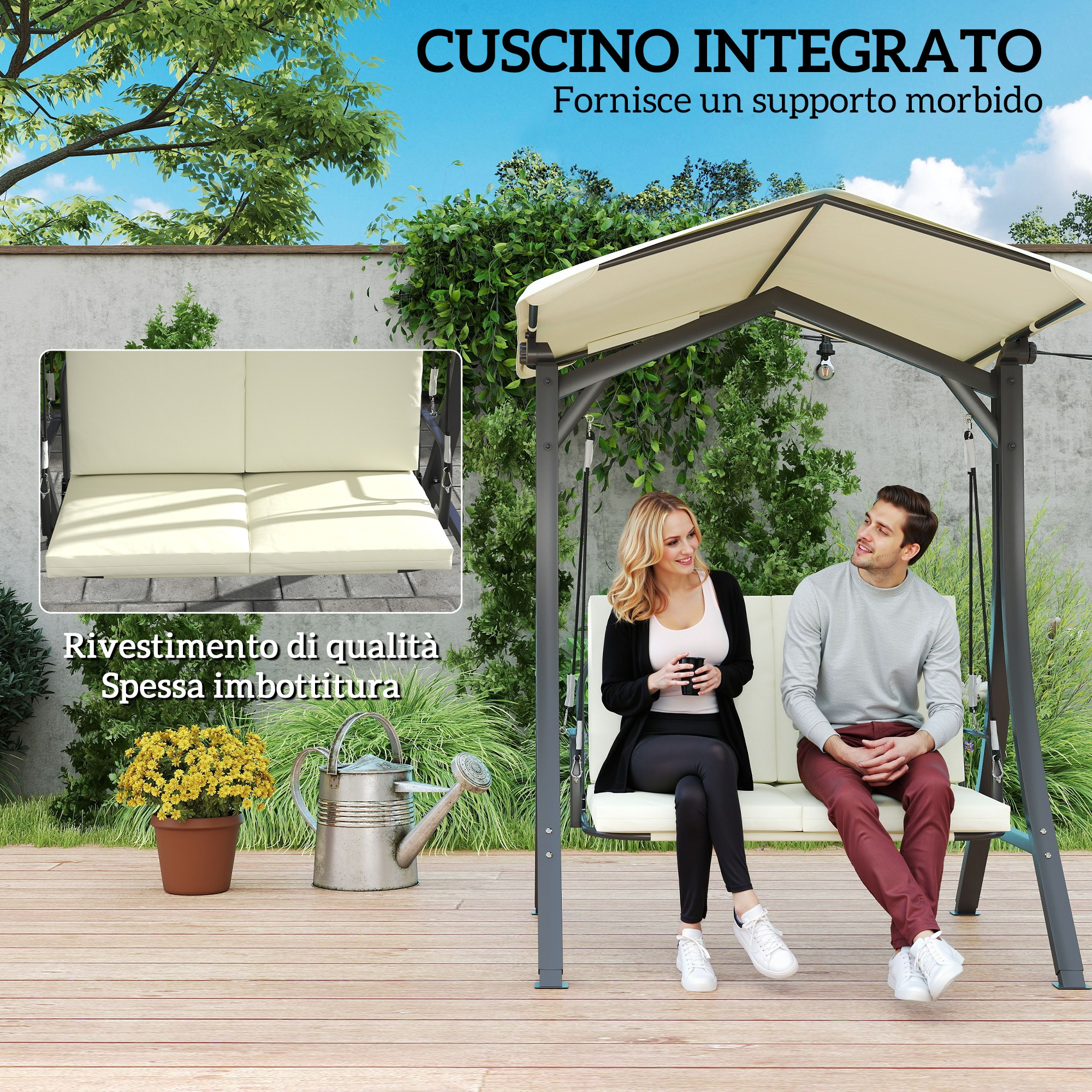 Una coppia seduta su un'altalena da giardino con cuscino color crema.