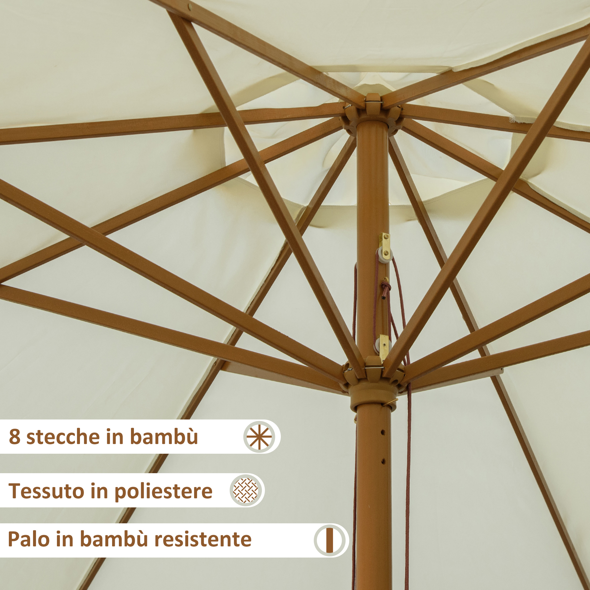 Sottoposto di un ombrellone con stecche in bambù marrone e tessuto color crema.