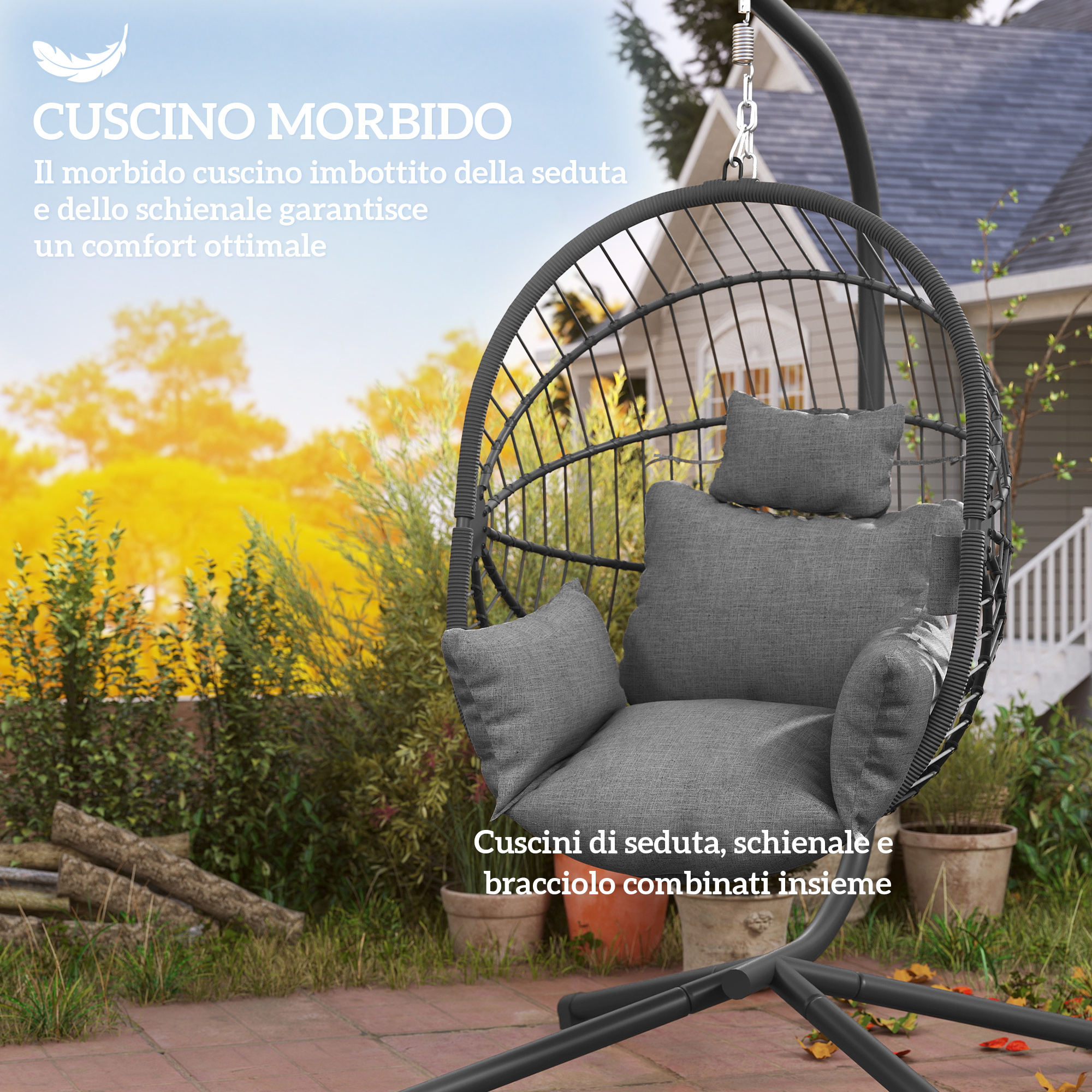 Sedia a dondolo a uovo grigia con cuscini davanti a una casa in giardino.