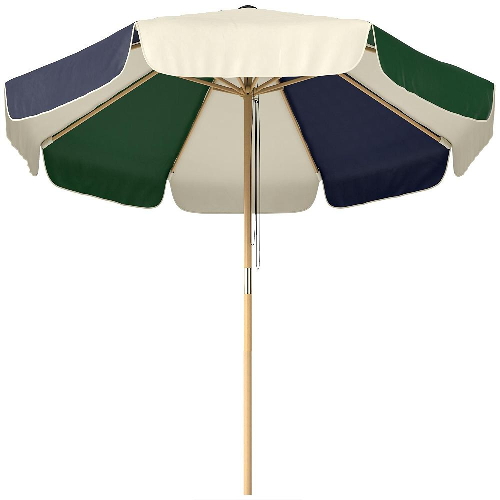 Un ombrellone con sezioni di baldacchino color crema, blu navy e verdi e un palo di legno.