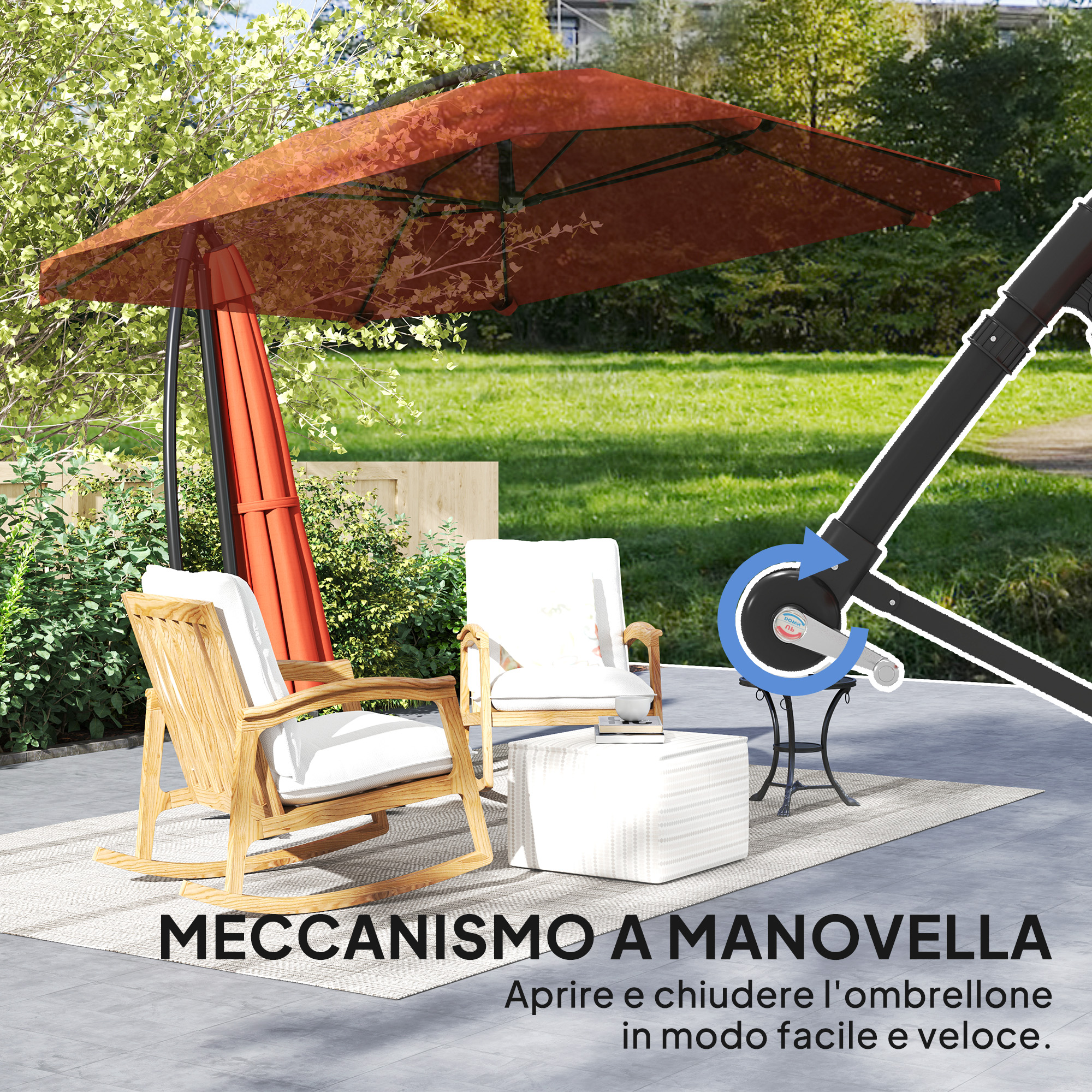 Una scena del patio con due sedie in legno, un tavolino e un ombrellone a sbalzo aperto.
