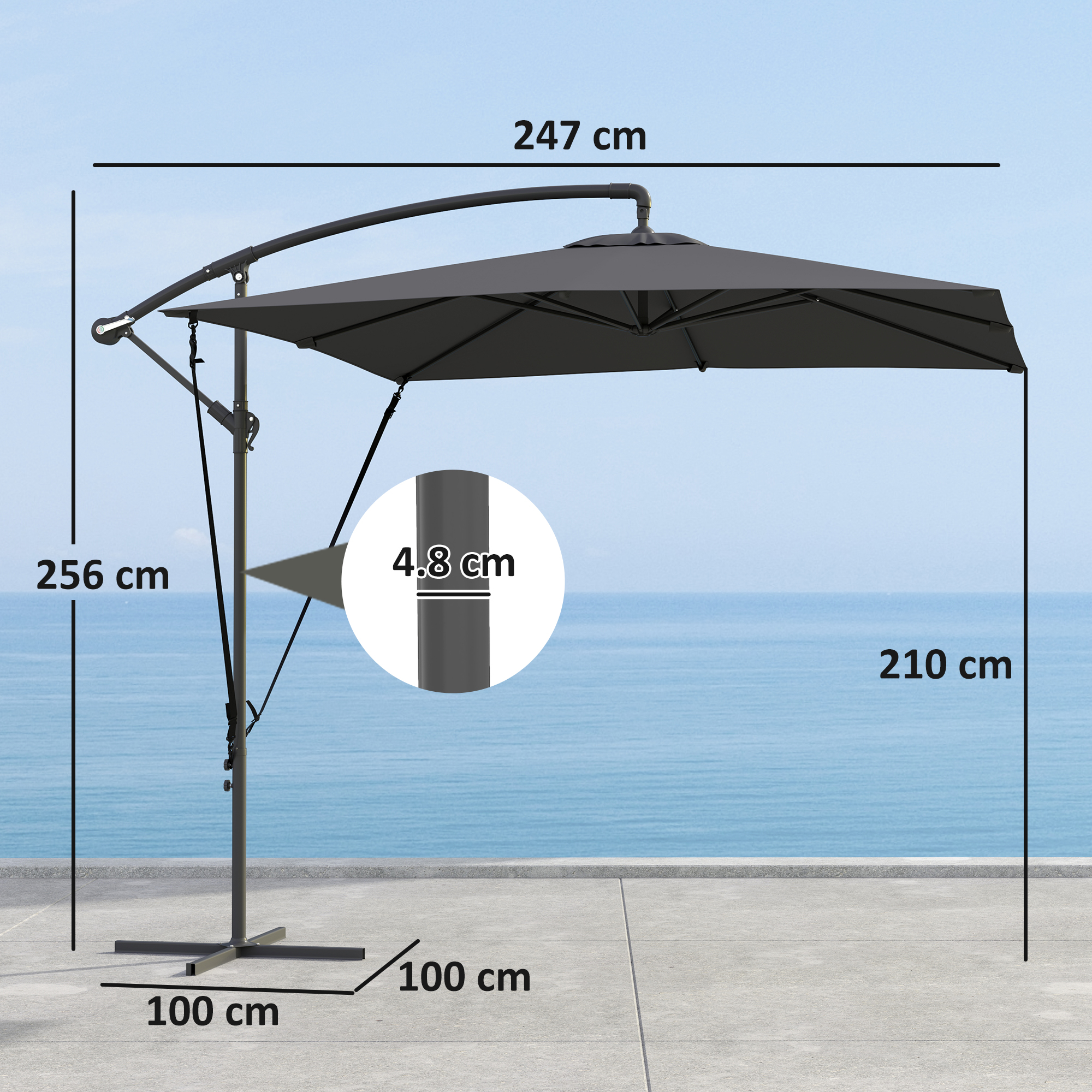 Un ombrellone scuro con dimensioni, su sfondo di cielo e mare blu.