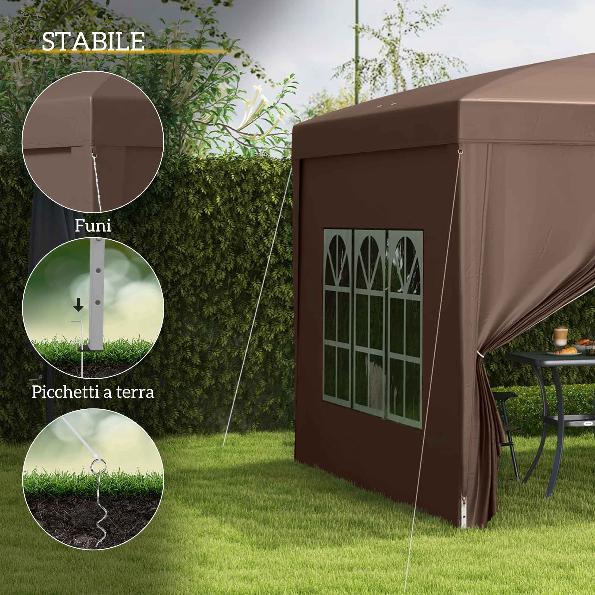Tenda marrone con finestre, ancorata all'erba con picchetti.