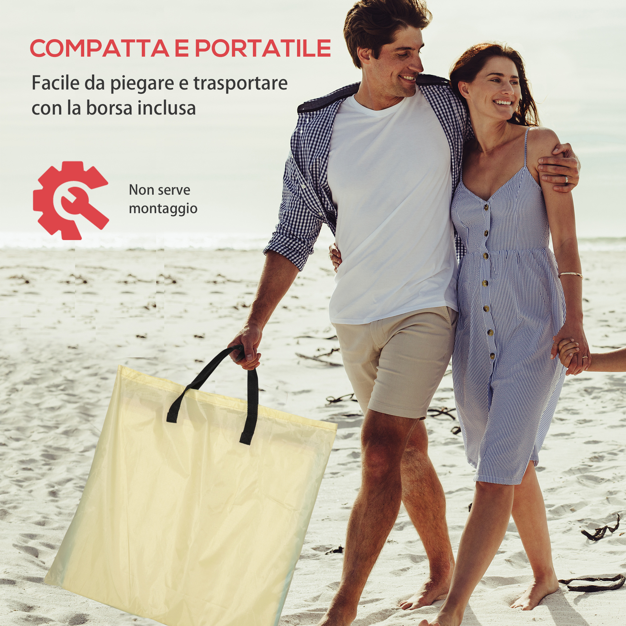 Una coppia cammina sulla spiaggia portando una borsa gialla. Un uomo tiene la borsa.