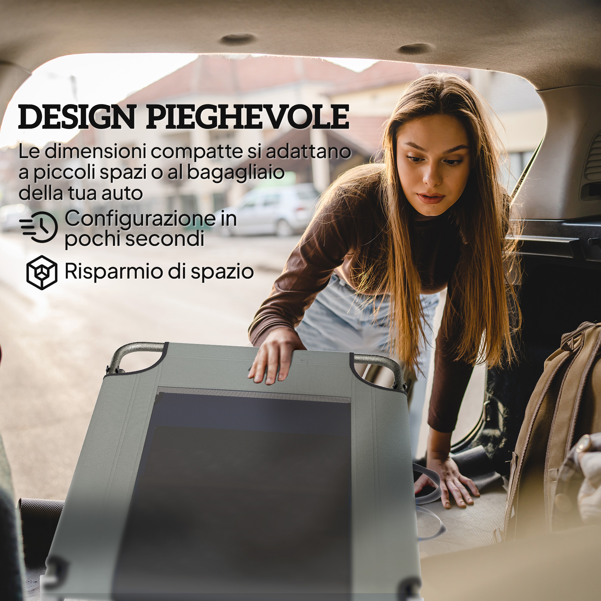 Donna carica letto pieghevole in auto. Compatto e salva spazio.