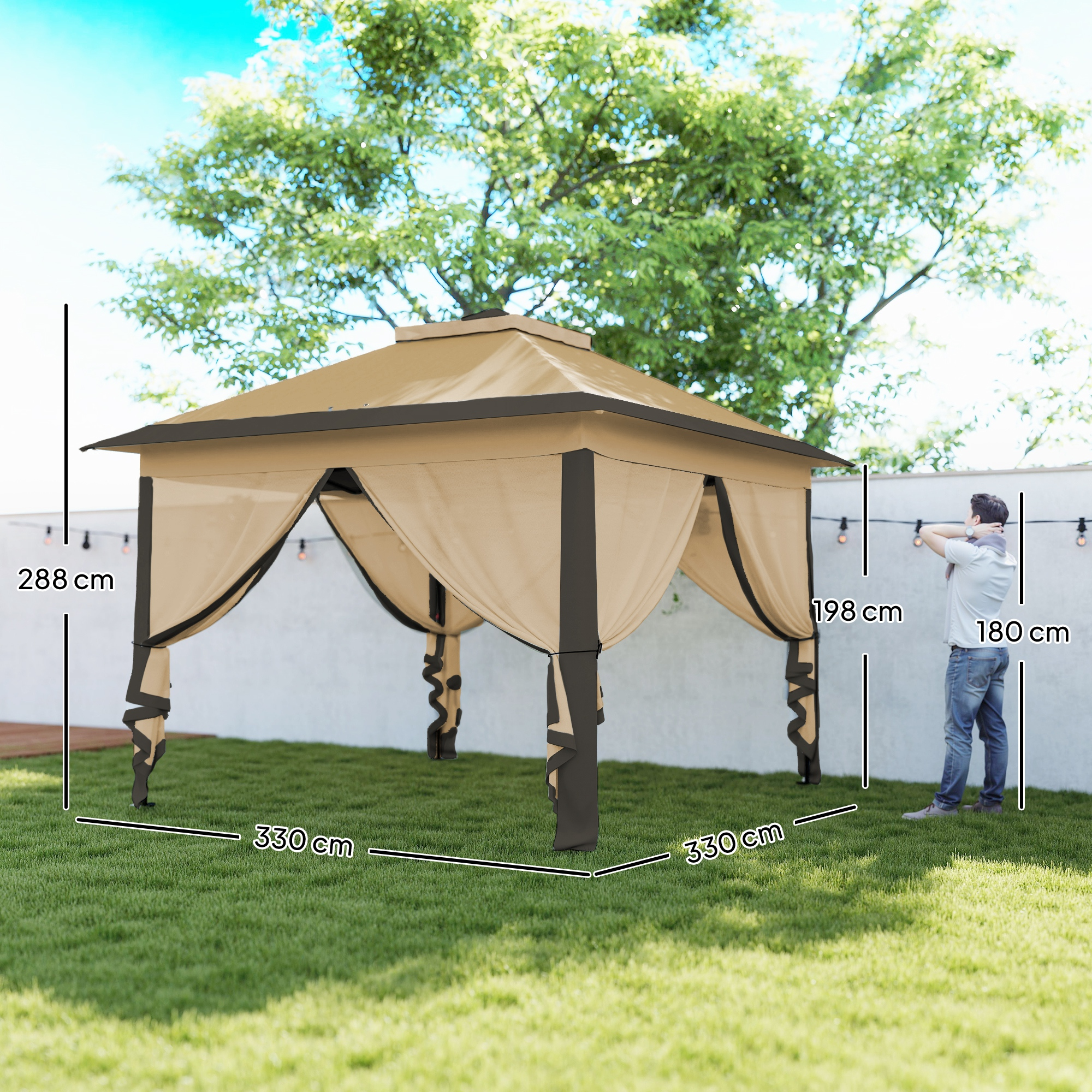 Un uomo accanto a un gazebo da giardino 3,3m x 3,3m, alto 2,88m.