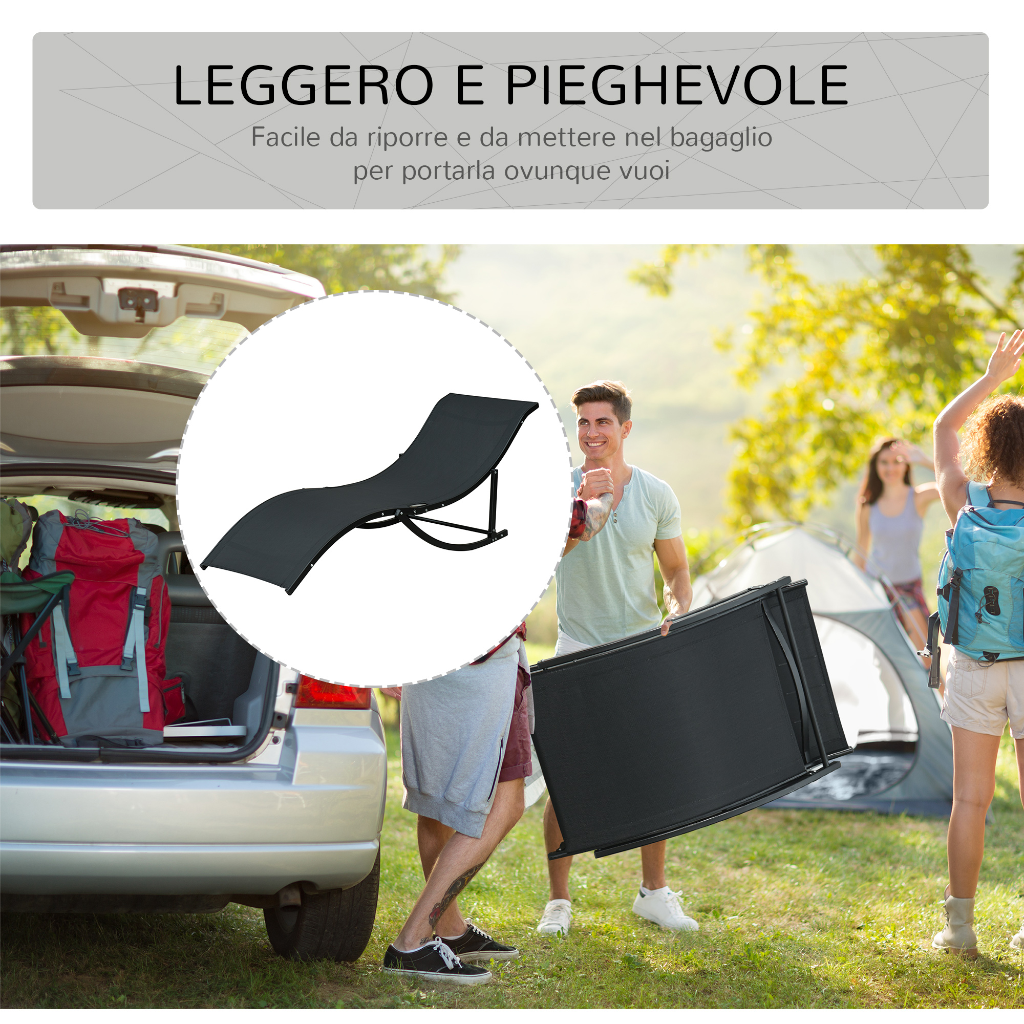 Persone caricano una sdraio nera in un'auto, attrezzatura da campeggio sullo sfondo.