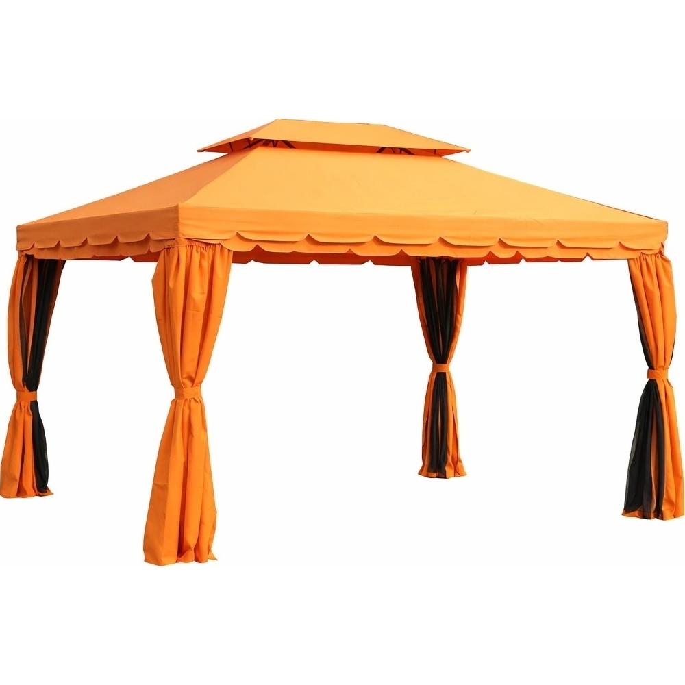 Un gazebo arancione a due livelli con tende arancioni su sfondo bianco.