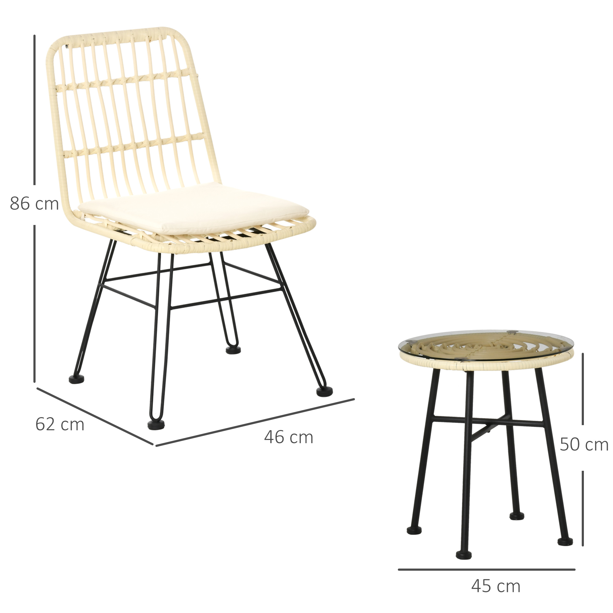 Una sedia in rattan con cuscino e un tavolo rotondo con piano in vetro, uno accanto all'altro.