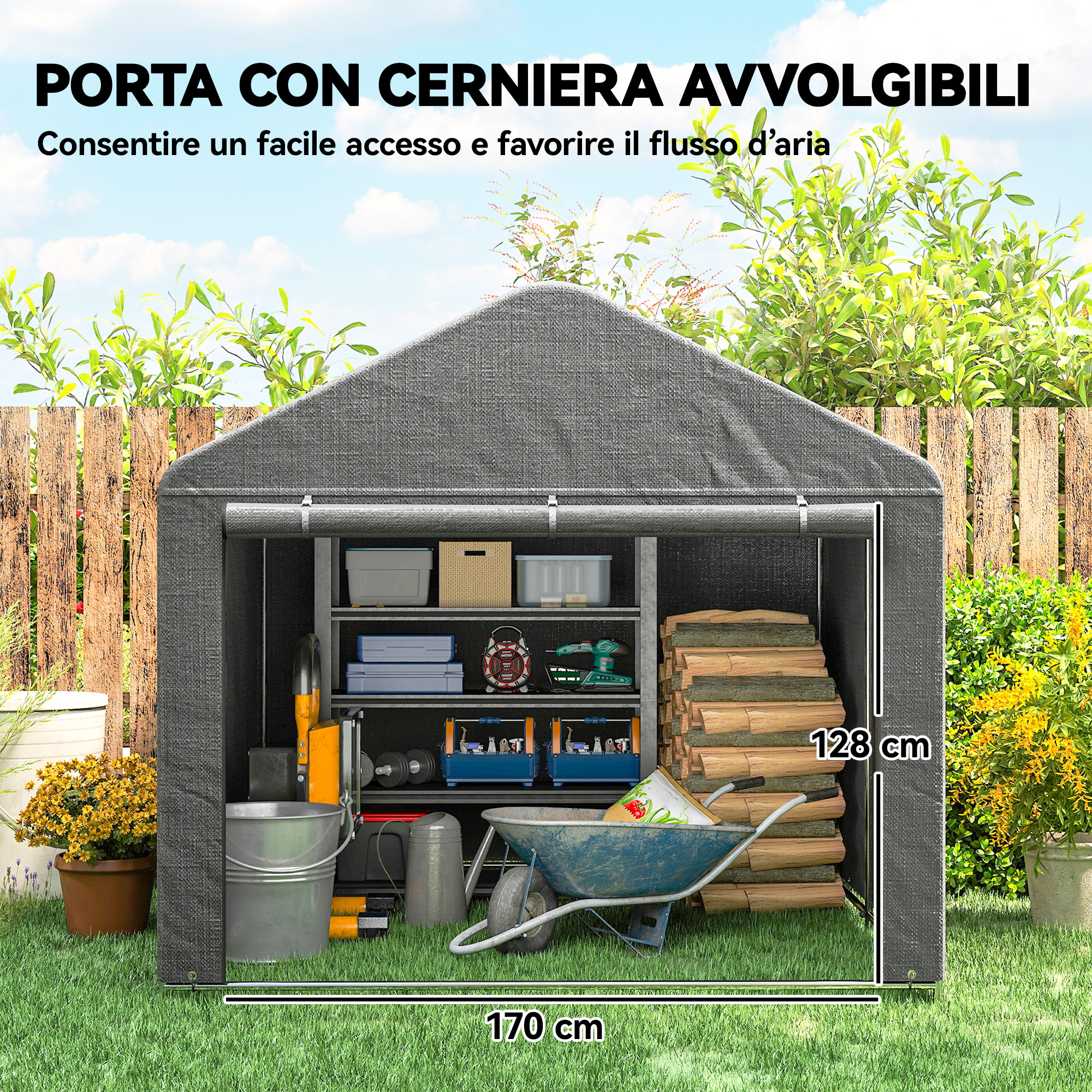 Capanno grigio con attrezzi, legna e carriola in un giardino.